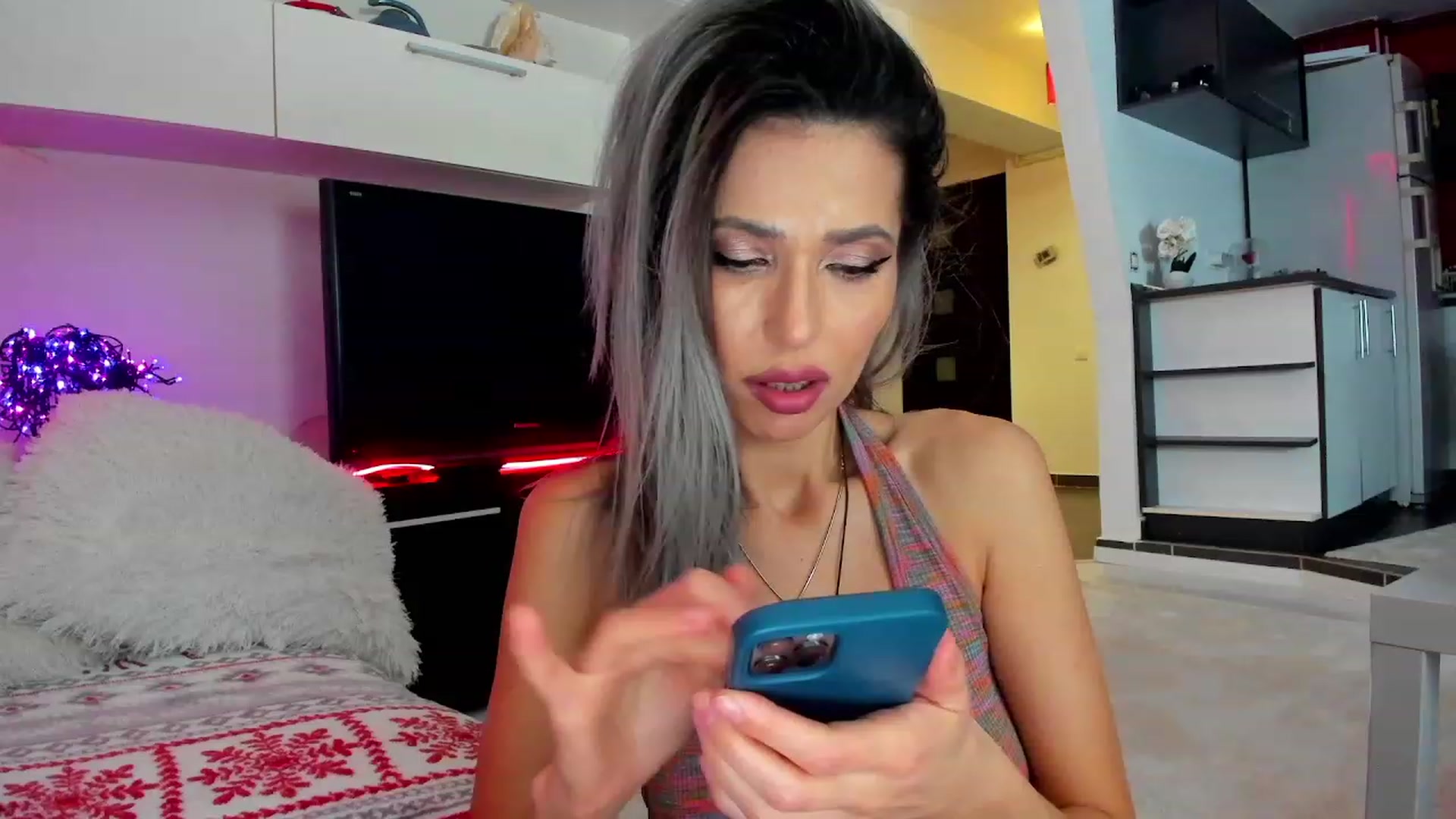 Gallery image thumbnail from SmileyTinaa's myfreecams stream on, 02/01/2024, 23:55 image 18 of 20