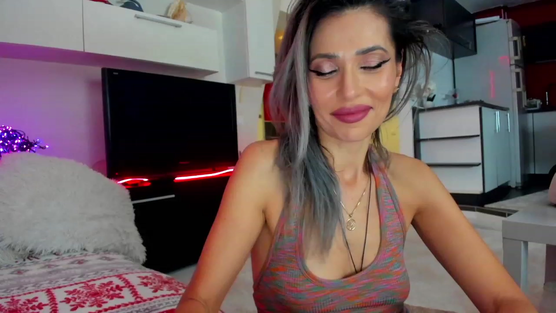 Gallery image thumbnail from SmileyTinaa's myfreecams stream on, 02/01/2024, 23:55 image 2 of 20