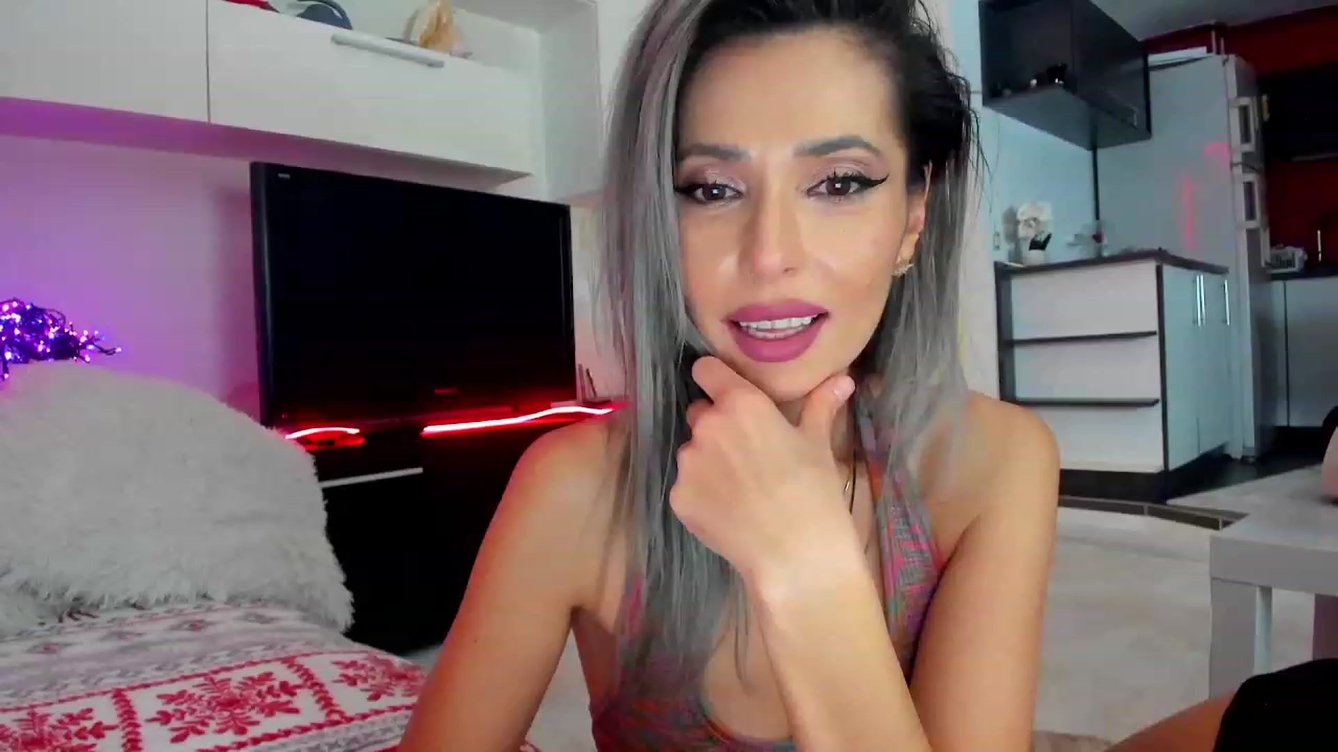 Gallery image thumbnail from SmileyTinaa's myfreecams stream on, 02/01/2024, 23:55 image 13 of 20