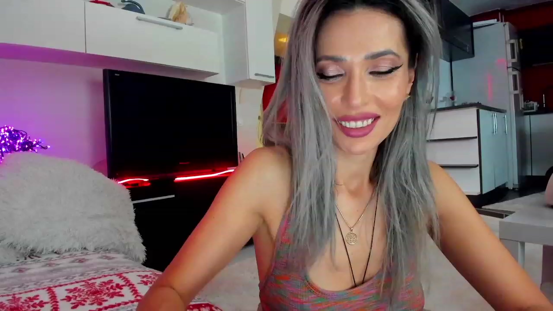 Gallery image thumbnail from SmileyTinaa's myfreecams stream on, 02/01/2024, 23:55 image 16 of 20