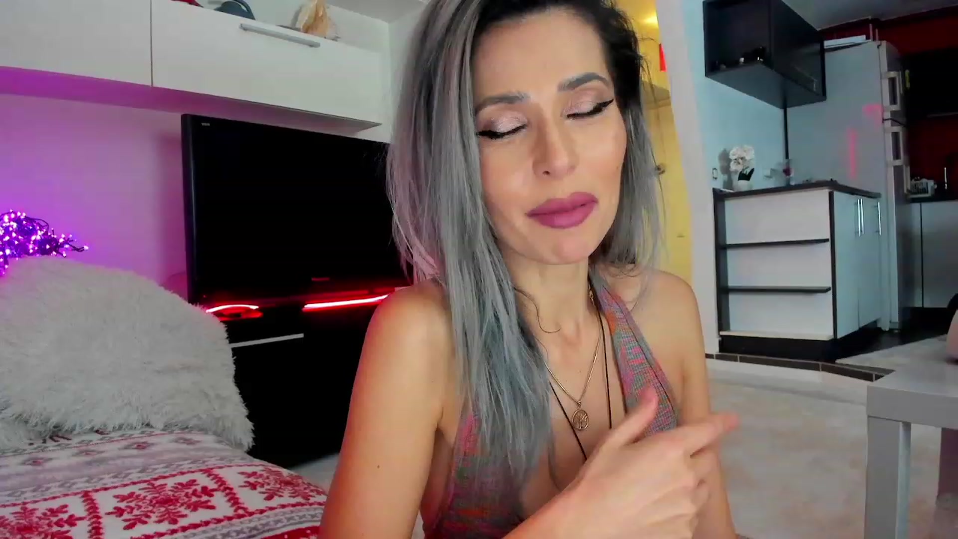 Gallery image thumbnail from SmileyTinaa's myfreecams stream on, 02/01/2024, 23:55 image 12 of 20
