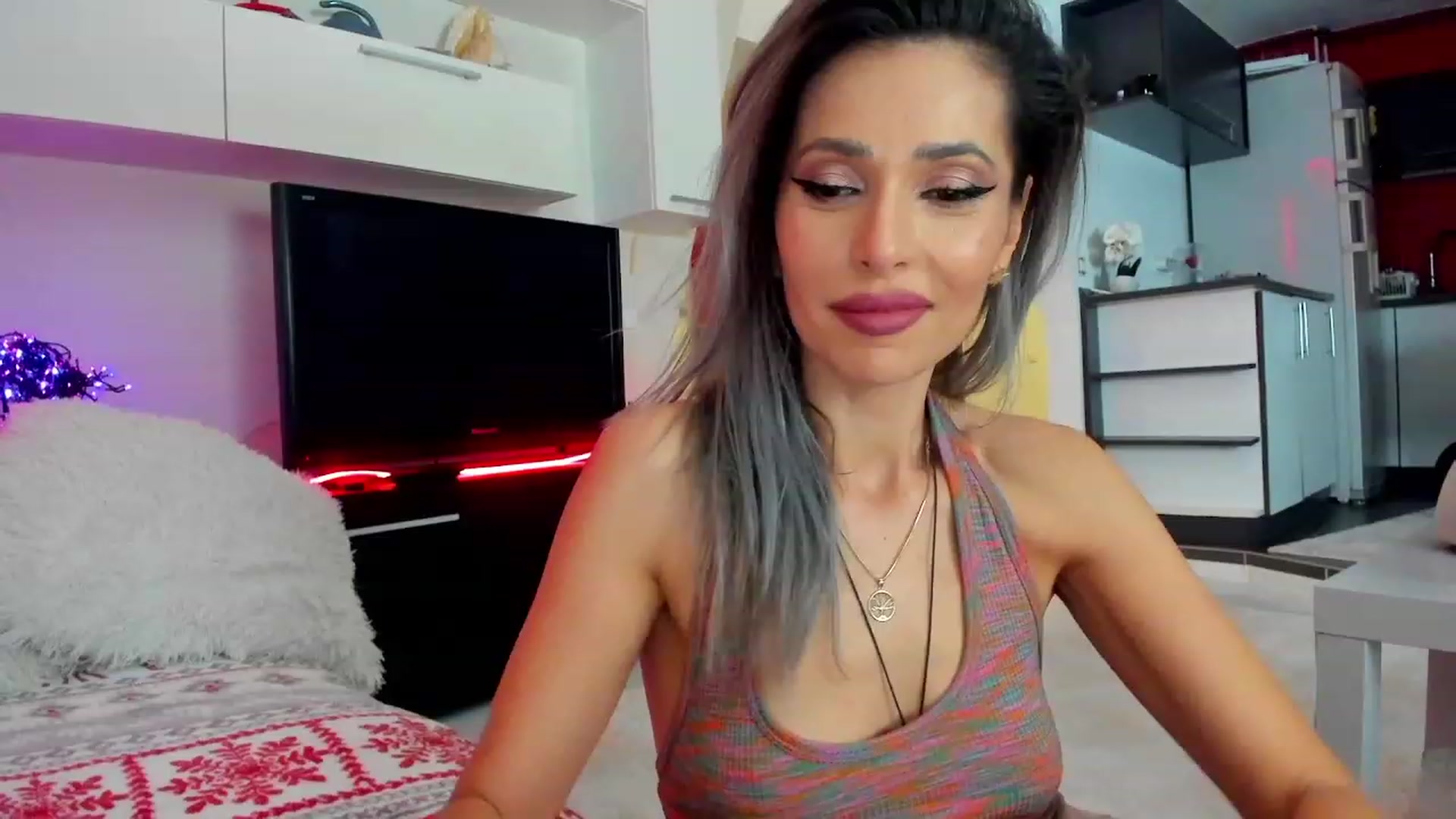 Gallery image thumbnail from SmileyTinaa's myfreecams stream on, 02/01/2024, 23:55 image 8 of 20
