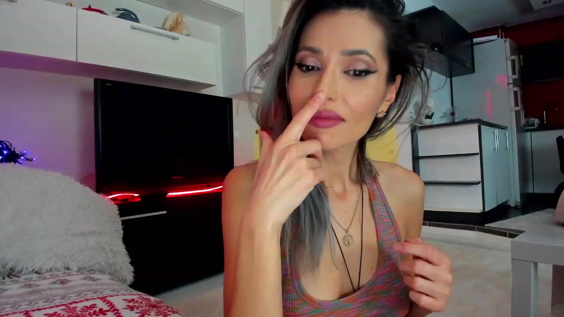 Gallery image thumbnail from SmileyTinaa's myfreecams stream on, 02/01/2024, 23:55 image 1 of 20