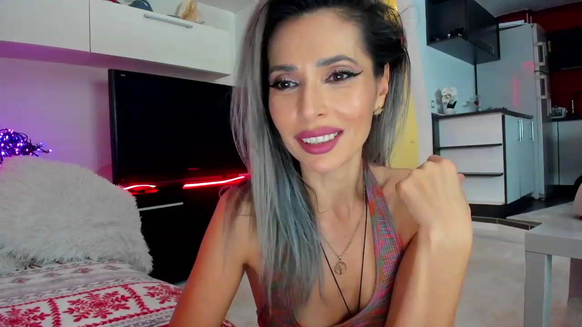 Gallery image thumbnail from SmileyTinaa's myfreecams stream on, 02/01/2024, 23:55 image 10 of 20