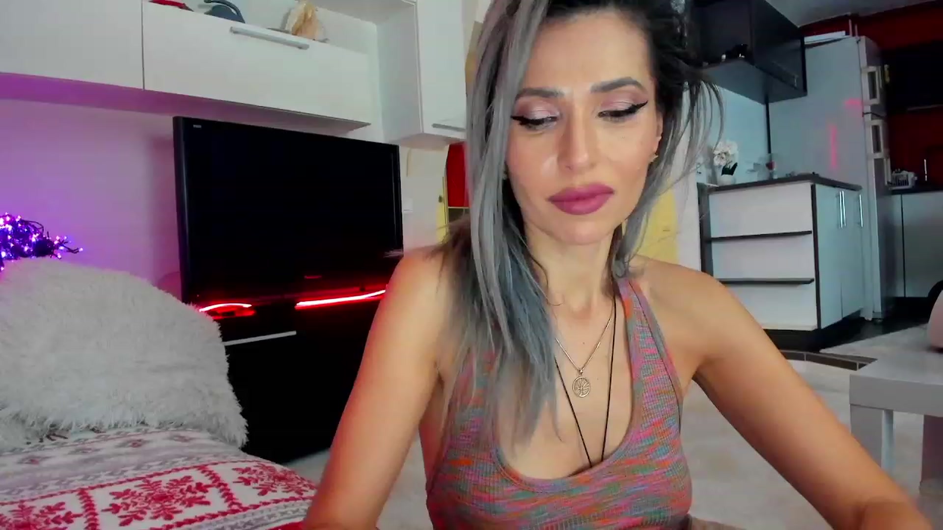 Gallery image thumbnail from SmileyTinaa's myfreecams stream on, 02/01/2024, 23:55 image 6 of 20