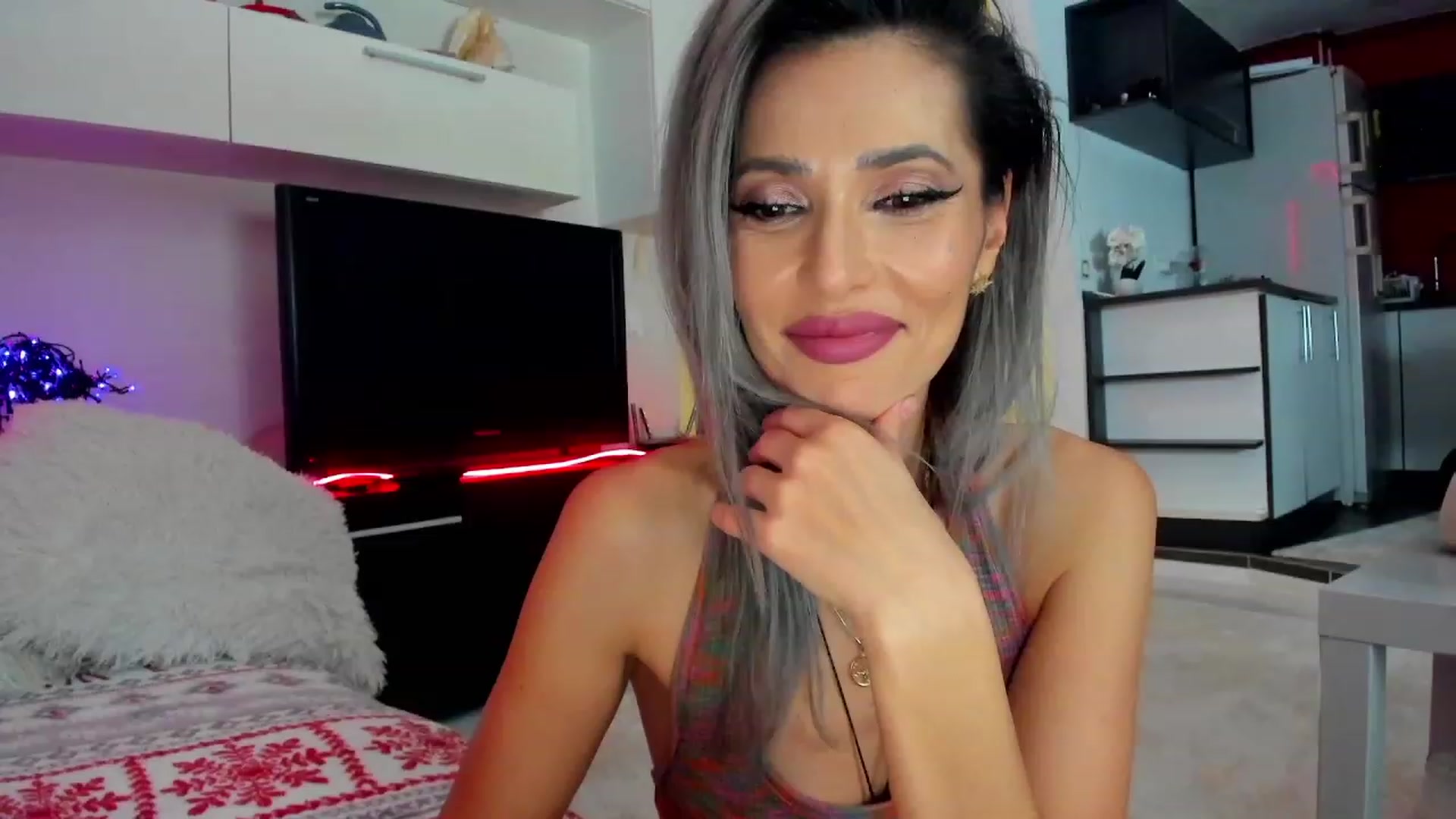 Gallery image thumbnail from SmileyTinaa's myfreecams stream on, 02/01/2024, 23:55 image 15 of 20