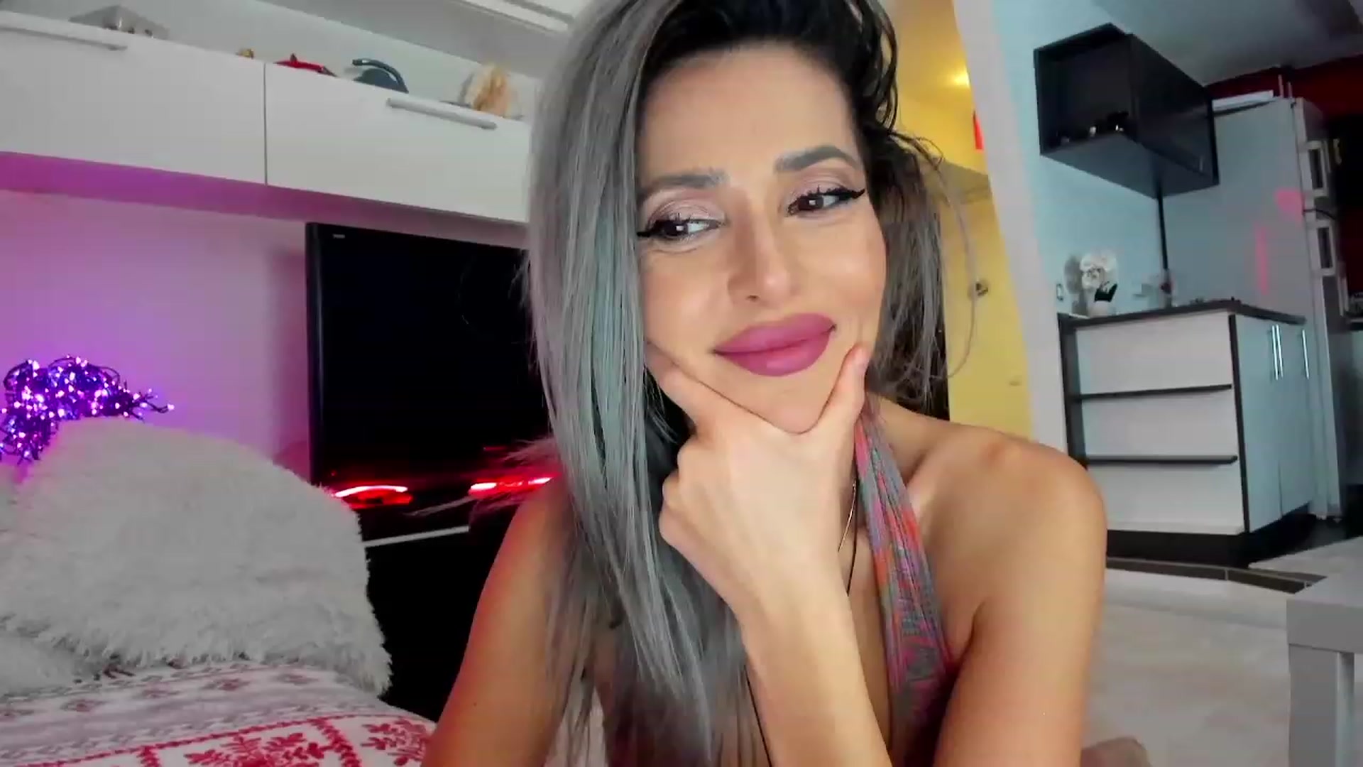 Gallery image thumbnail from SmileyTinaa's myfreecams stream on, 02/02/2024, 01:19 image 12 of 20