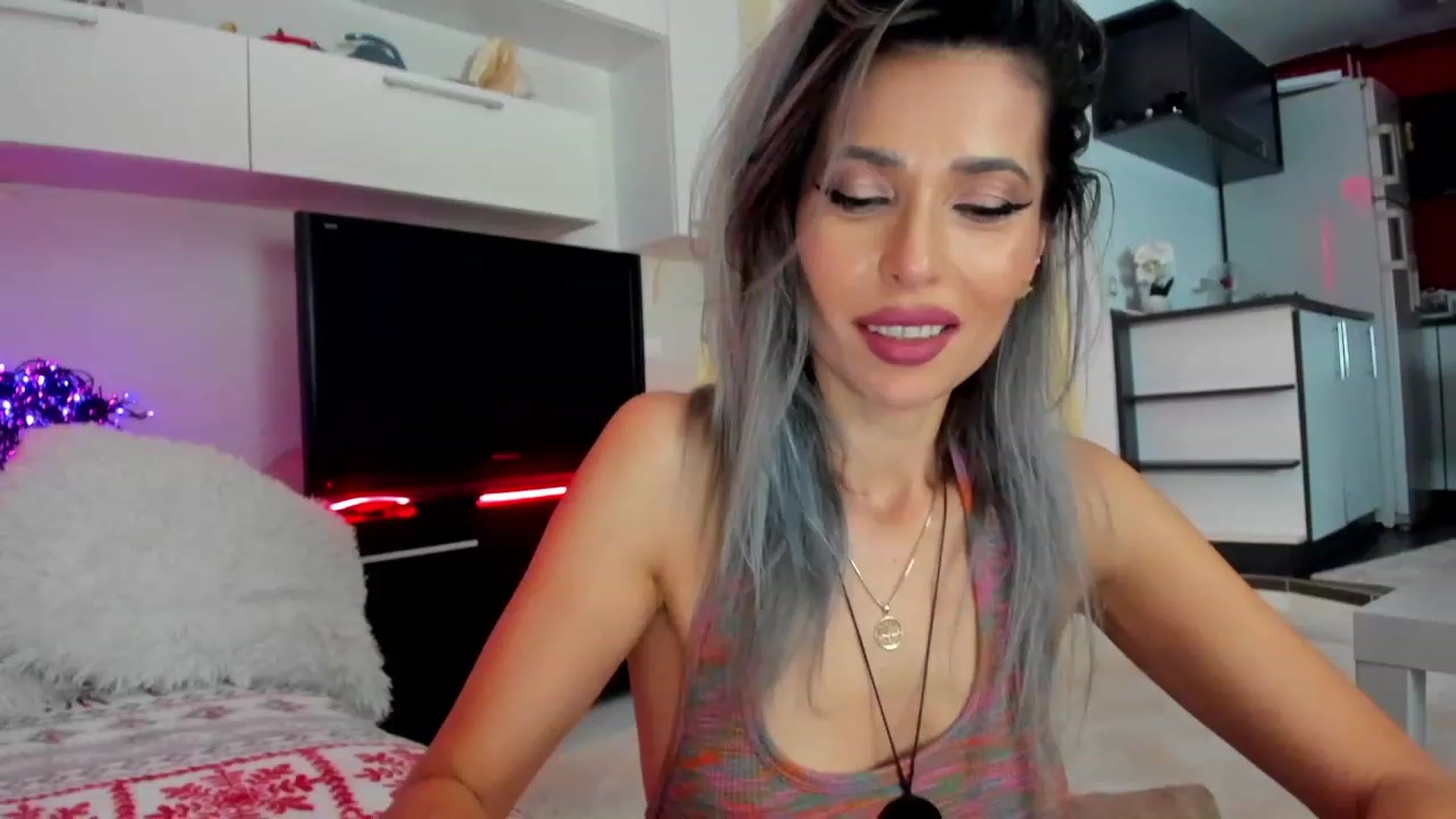 Gallery image thumbnail from SmileyTinaa's myfreecams stream on, 02/02/2024, 01:19 image 19 of 20