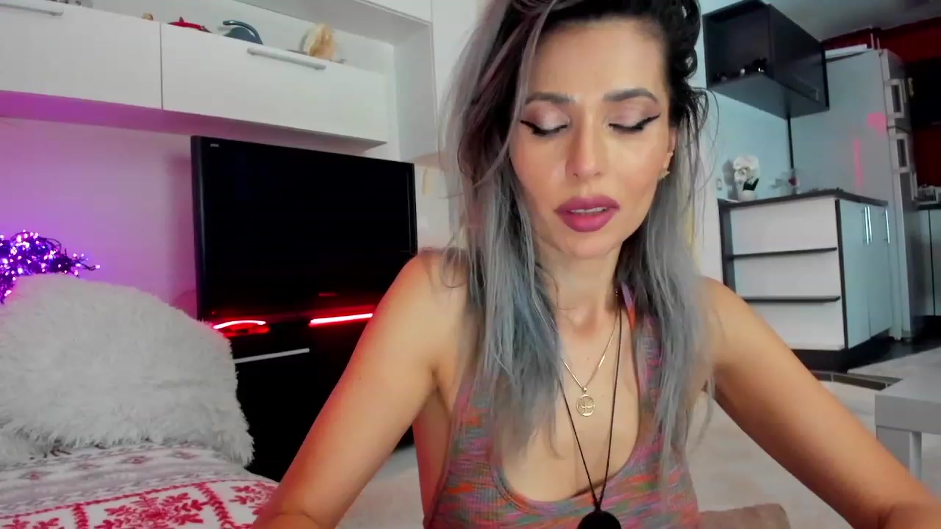 Gallery image thumbnail from SmileyTinaa's myfreecams stream on, 02/02/2024, 01:19 image 18 of 20