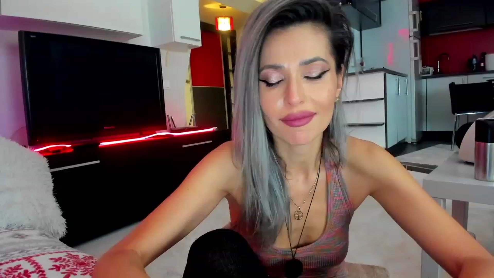 Gallery image thumbnail from SmileyTinaa's myfreecams stream on, 02/02/2024, 01:19 image 6 of 20