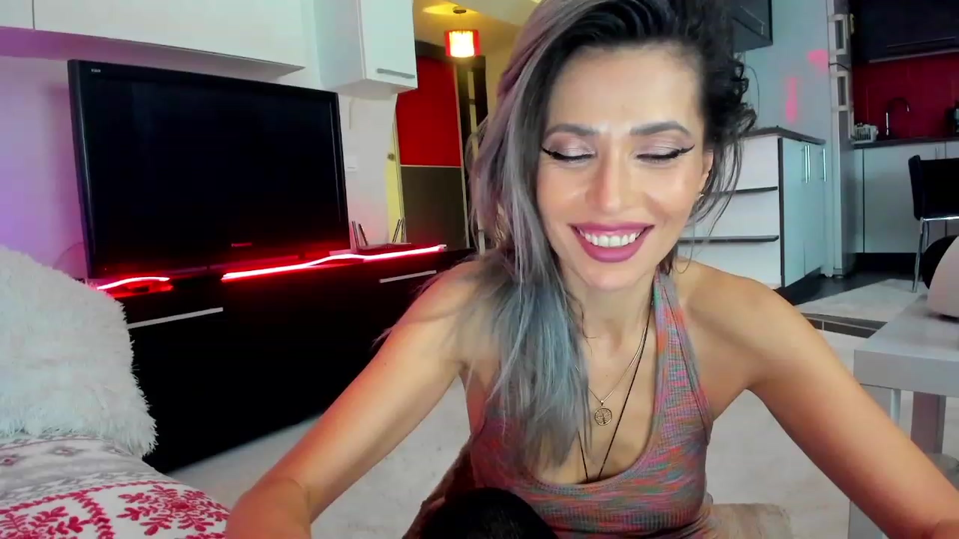 Gallery image thumbnail from SmileyTinaa's myfreecams stream on, 02/02/2024, 01:19 image 3 of 20