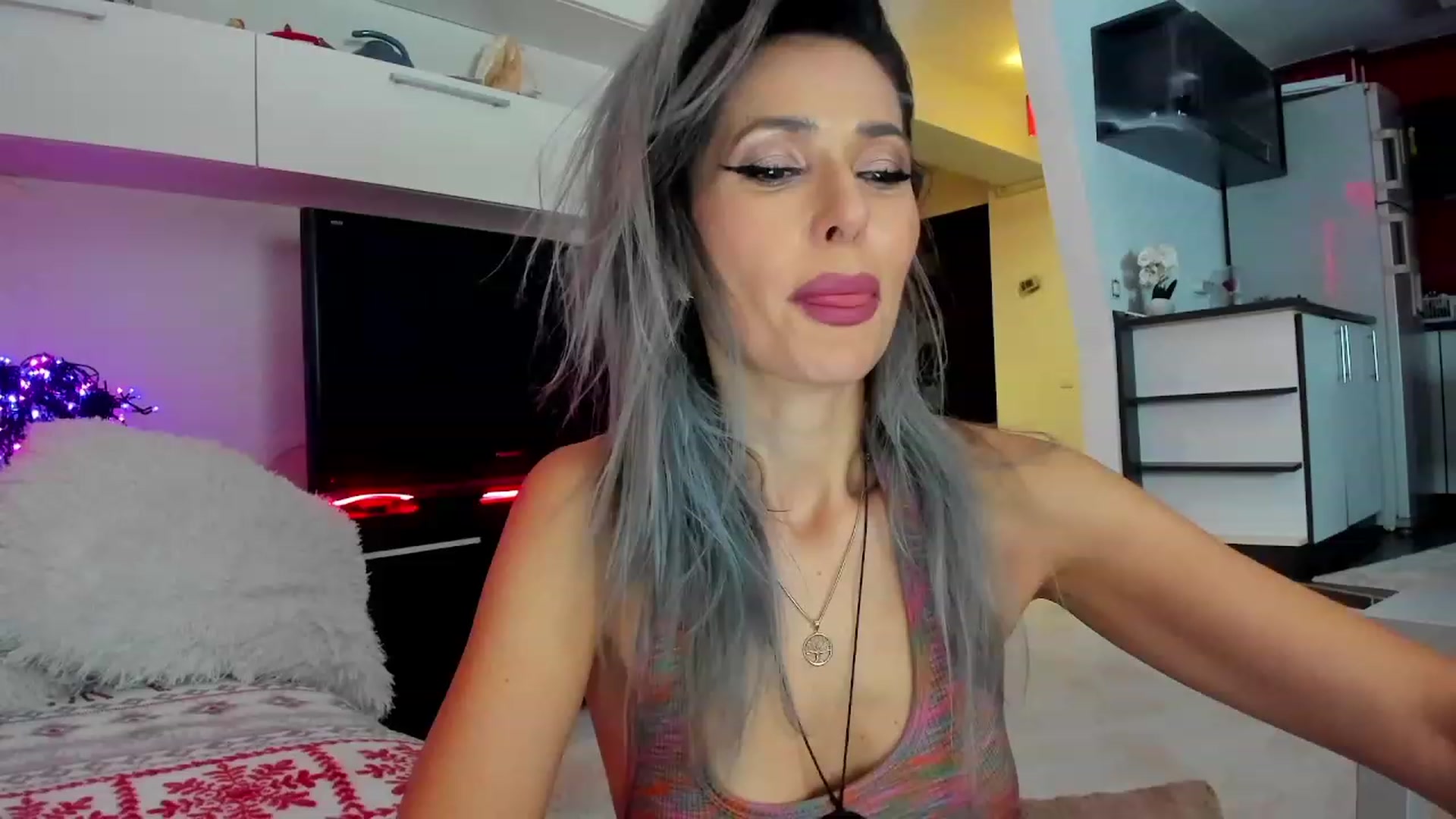 Gallery image thumbnail from SmileyTinaa's myfreecams stream on, 02/02/2024, 01:19 image 16 of 20