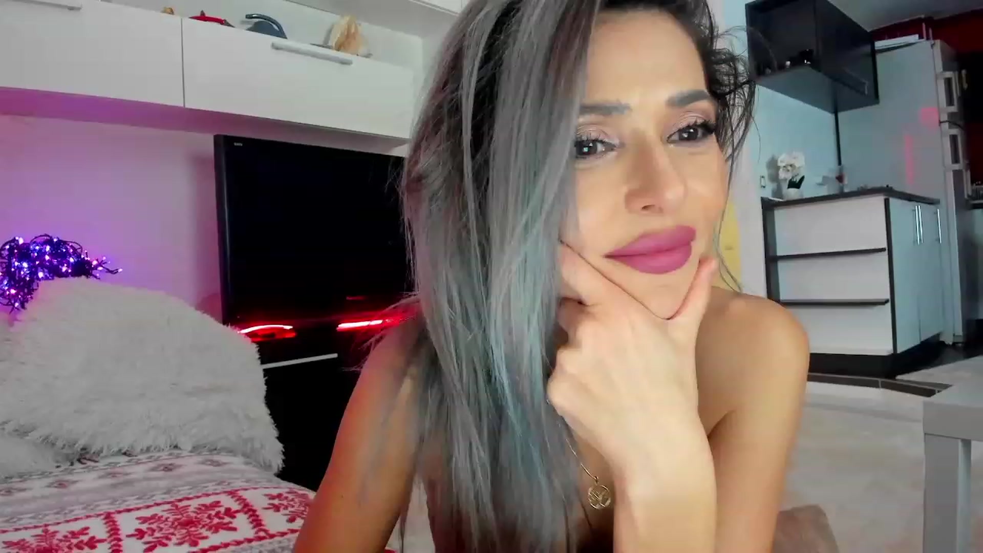 Gallery image thumbnail from SmileyTinaa's myfreecams stream on, 02/02/2024, 01:19 image 13 of 20