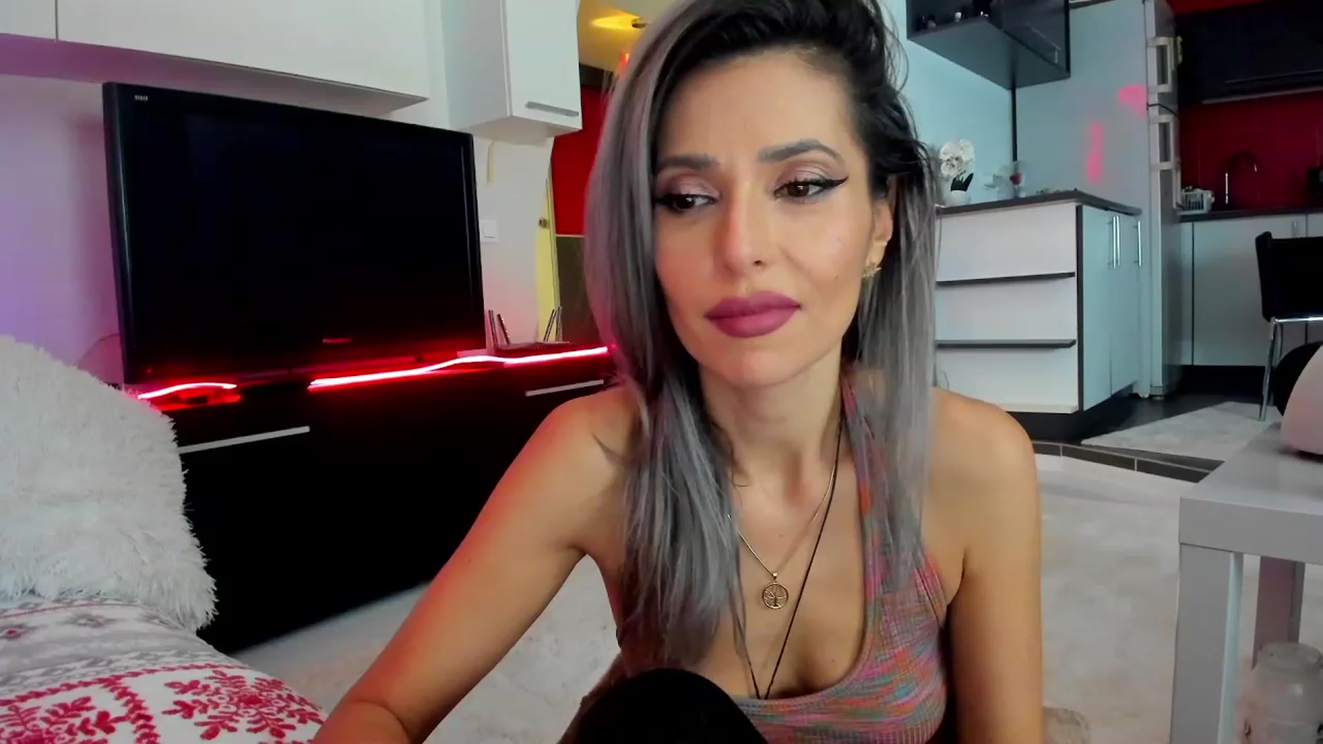 Gallery image thumbnail from SmileyTinaa's myfreecams stream on, 02/02/2024, 01:19 image 2 of 20