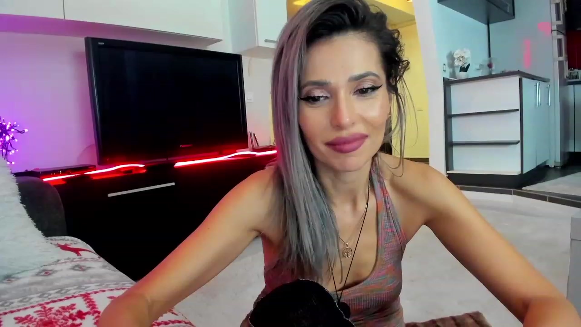 Gallery image thumbnail from SmileyTinaa's myfreecams stream on, 02/02/2024, 03:33 image 8 of 20