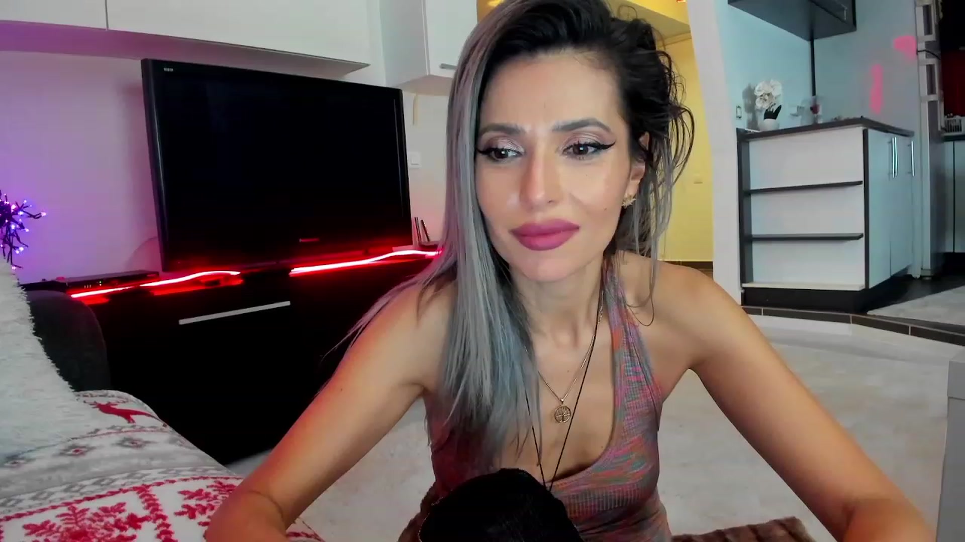 Gallery image thumbnail from SmileyTinaa's myfreecams stream on, 02/02/2024, 03:33 image 9 of 20