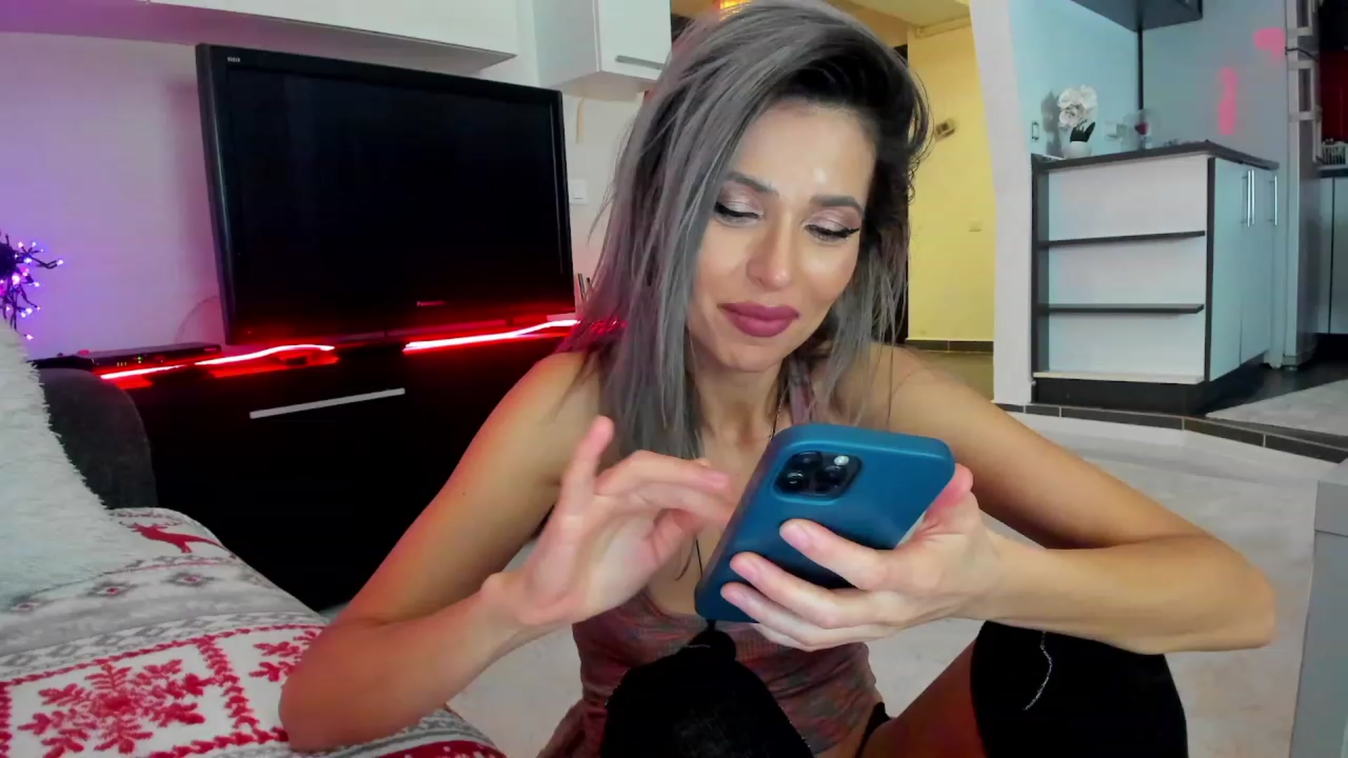Gallery image thumbnail from SmileyTinaa's myfreecams stream on, 02/02/2024, 03:33 image 11 of 20