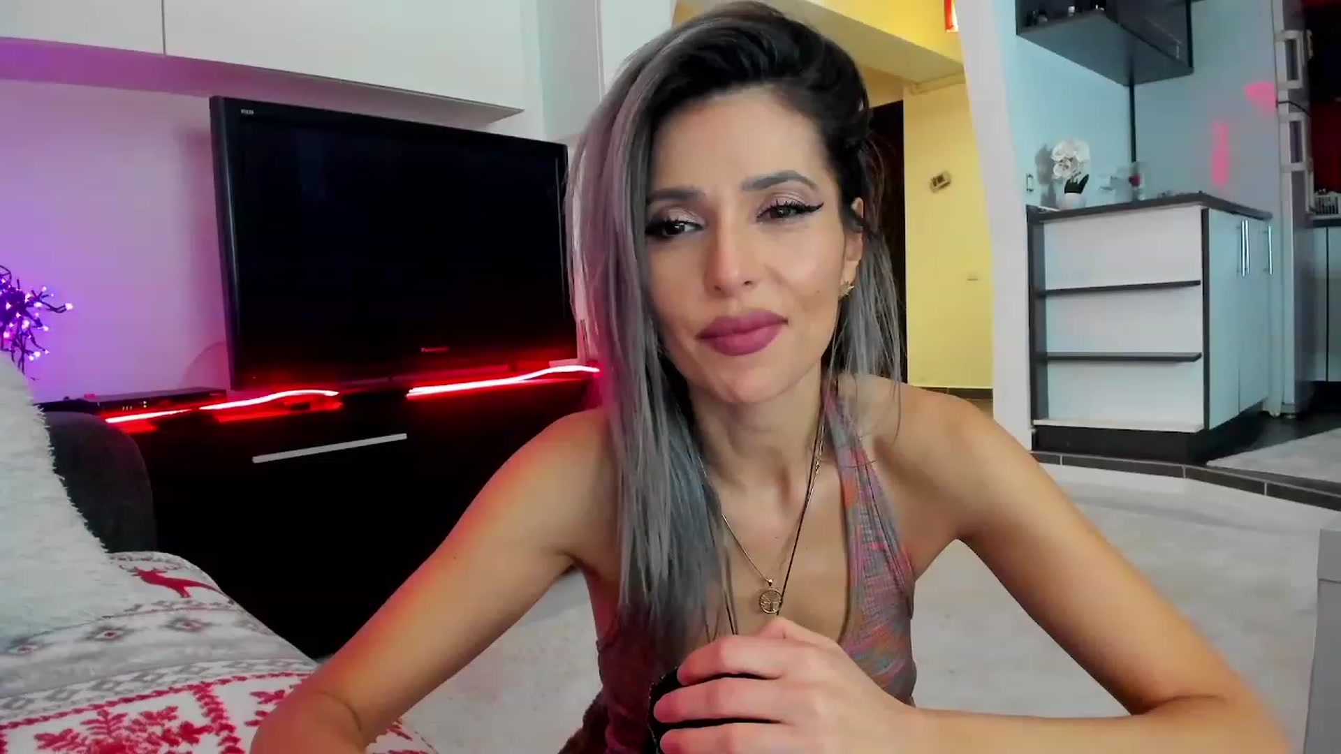 Gallery image thumbnail from SmileyTinaa's myfreecams stream on, 02/02/2024, 03:33 image 7 of 20