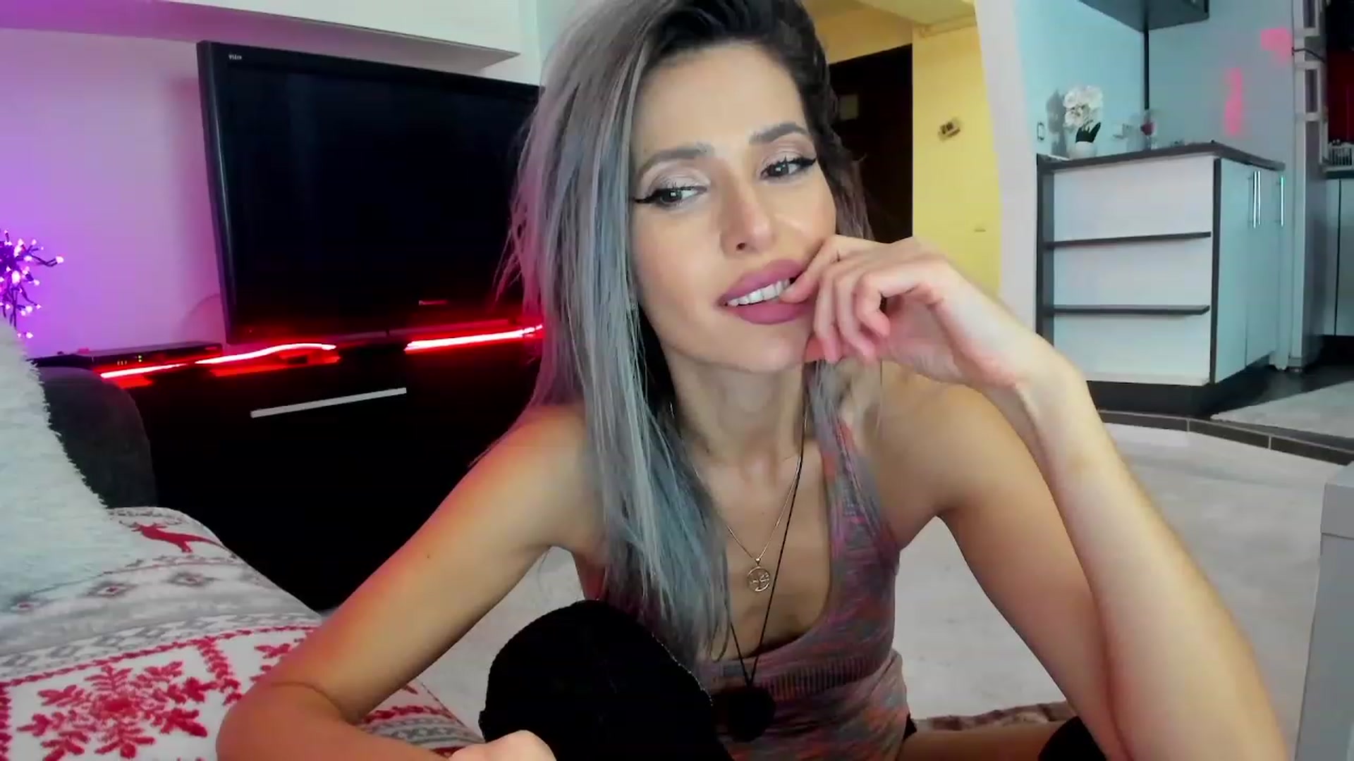 Gallery image thumbnail from SmileyTinaa's myfreecams stream on, 02/02/2024, 03:33 image 10 of 20