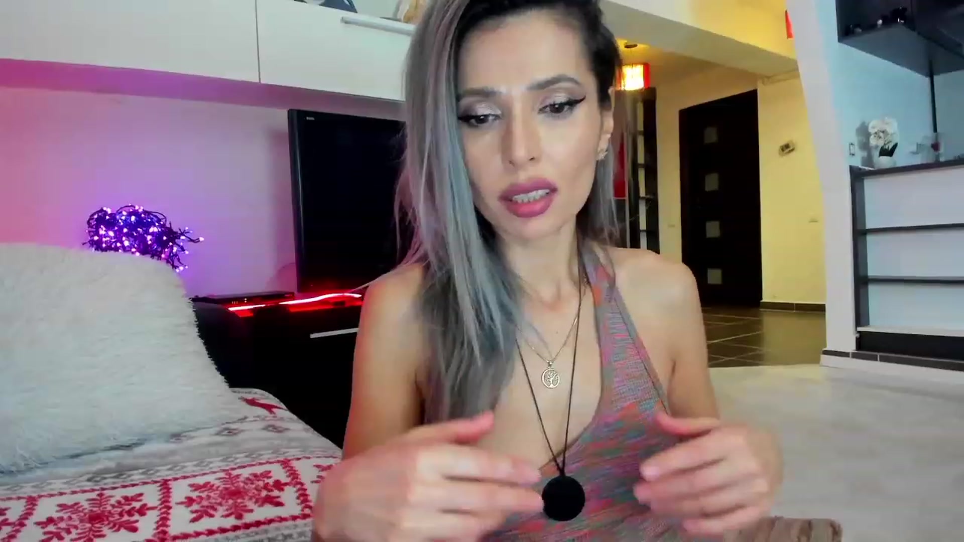 Gallery image thumbnail from SmileyTinaa's myfreecams stream on, 02/02/2024, 03:33 image 16 of 20