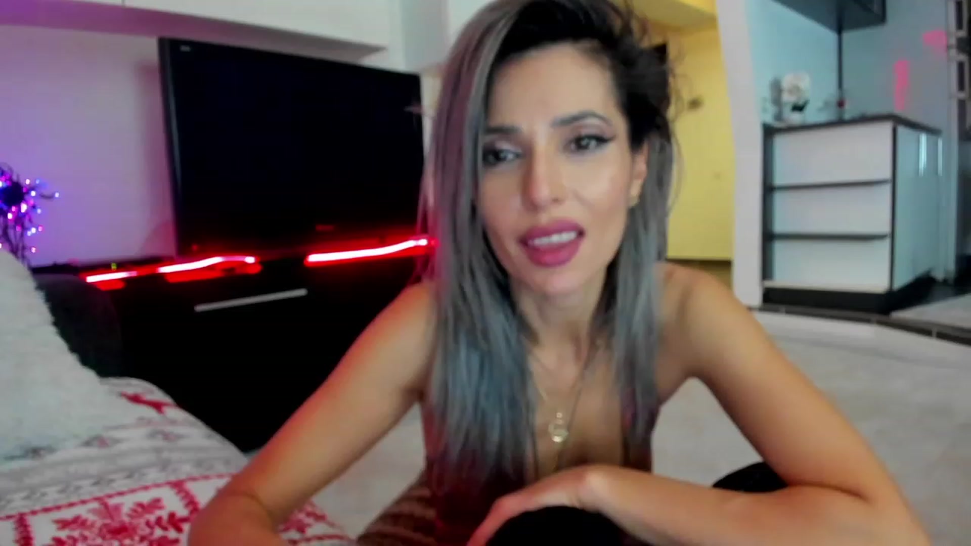 Gallery image thumbnail from SmileyTinaa's myfreecams stream on, 02/02/2024, 05:46 image 6 of 20