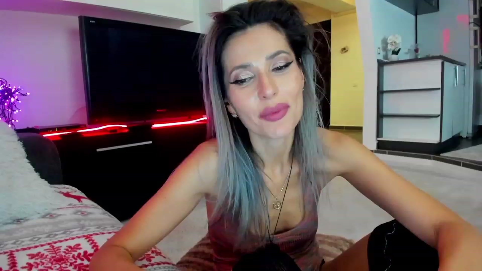 Gallery image thumbnail from SmileyTinaa's myfreecams stream on, 02/02/2024, 05:46 image 12 of 20