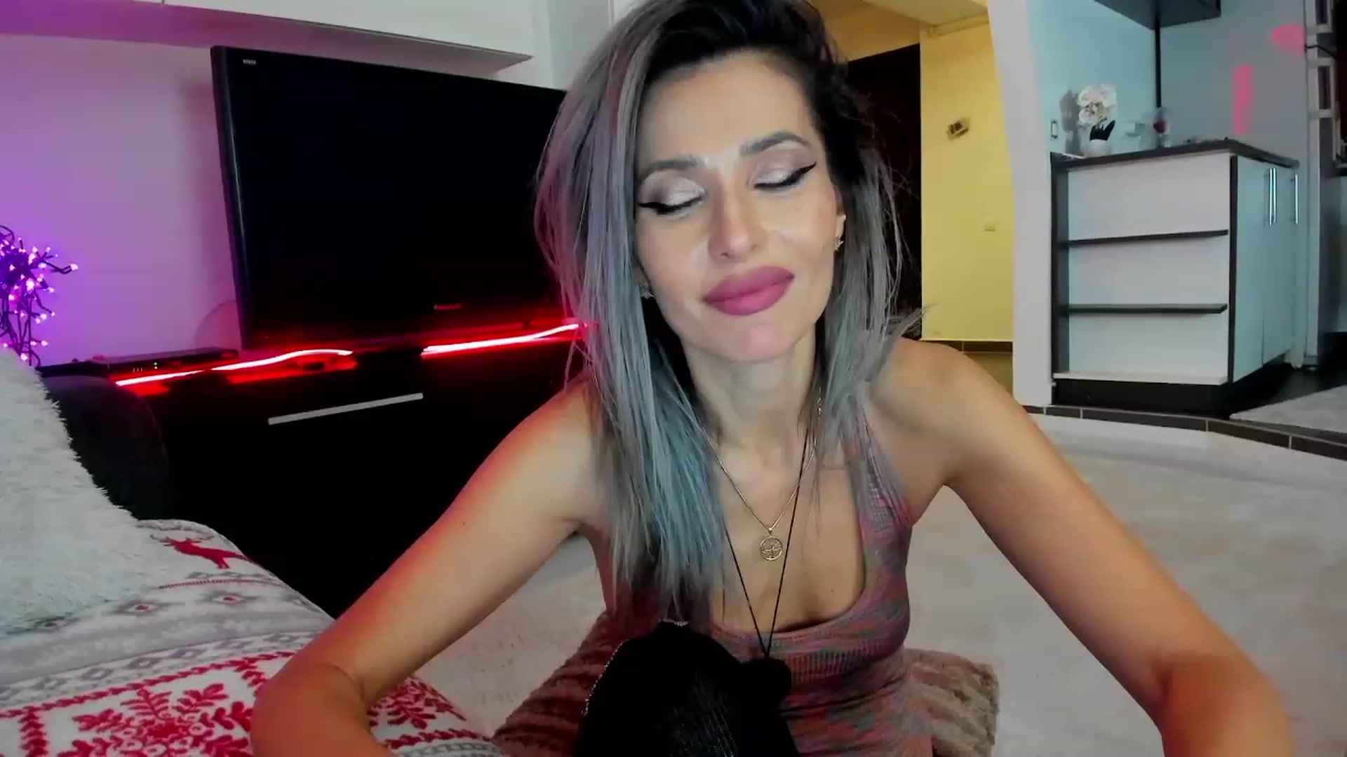 Gallery image thumbnail from SmileyTinaa's myfreecams stream on, 02/02/2024, 05:46 image 1 of 20
