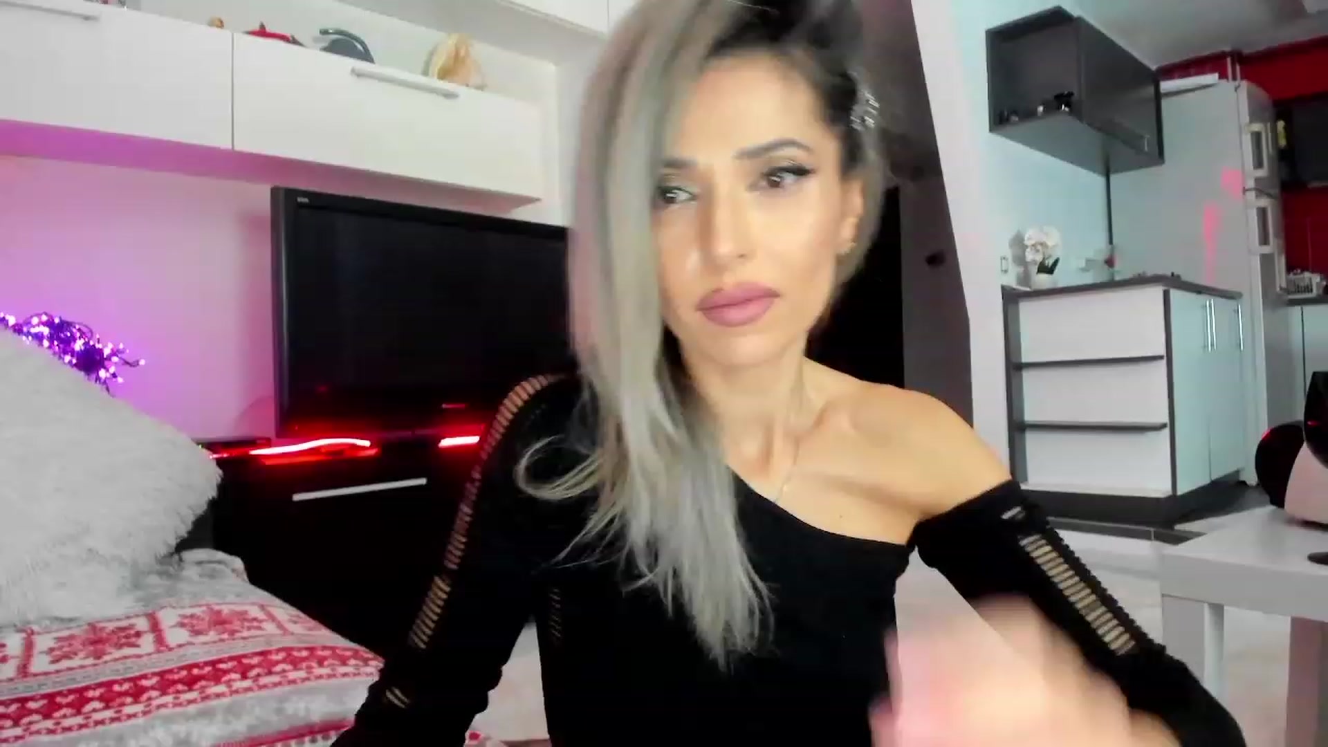 Gallery image thumbnail from SmileyTinaa's myfreecams stream on, 02/06/2024, 23:33 image 20 of 20