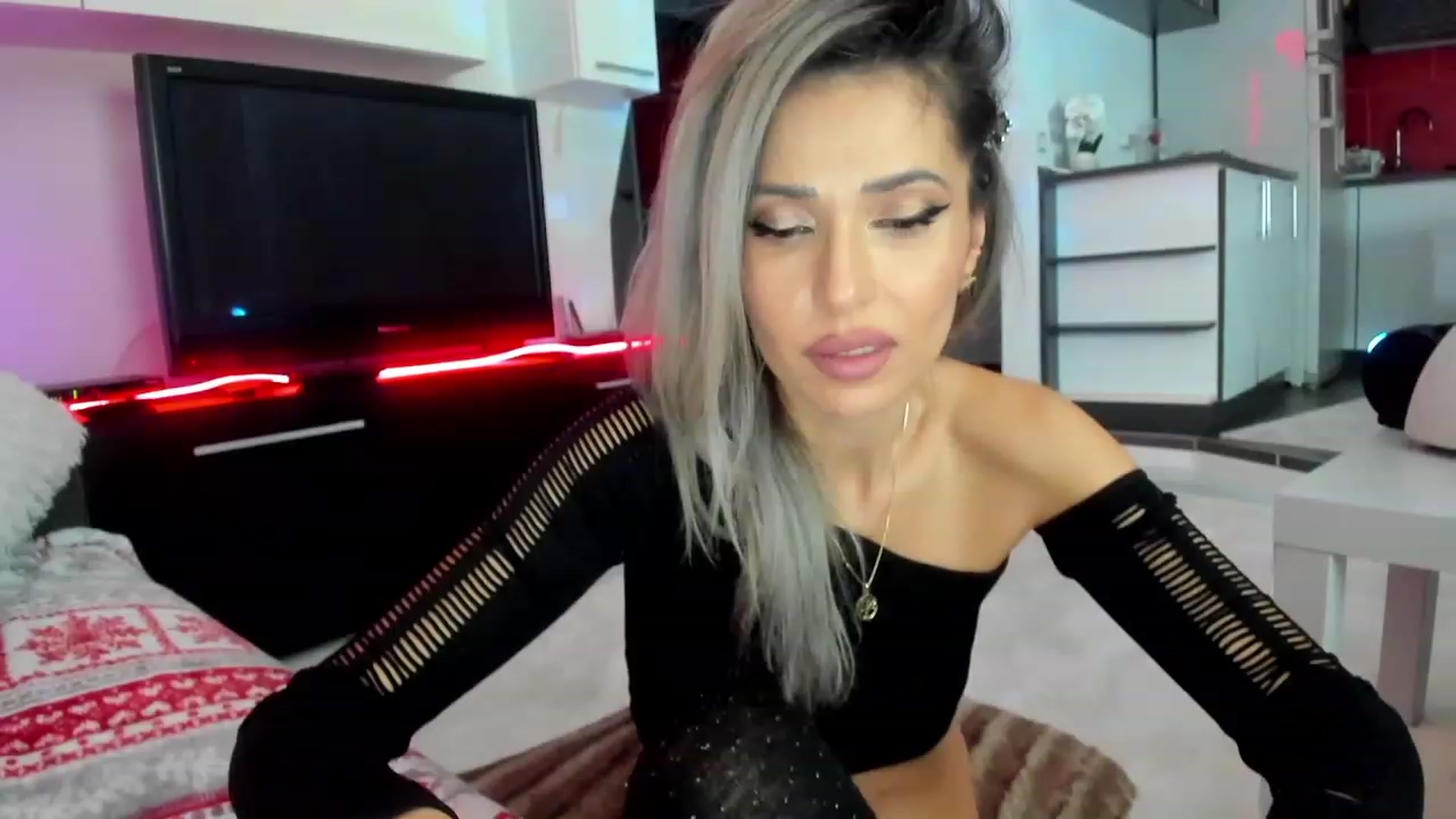 Gallery image thumbnail from SmileyTinaa's myfreecams stream on, 02/06/2024, 23:33 image 4 of 20