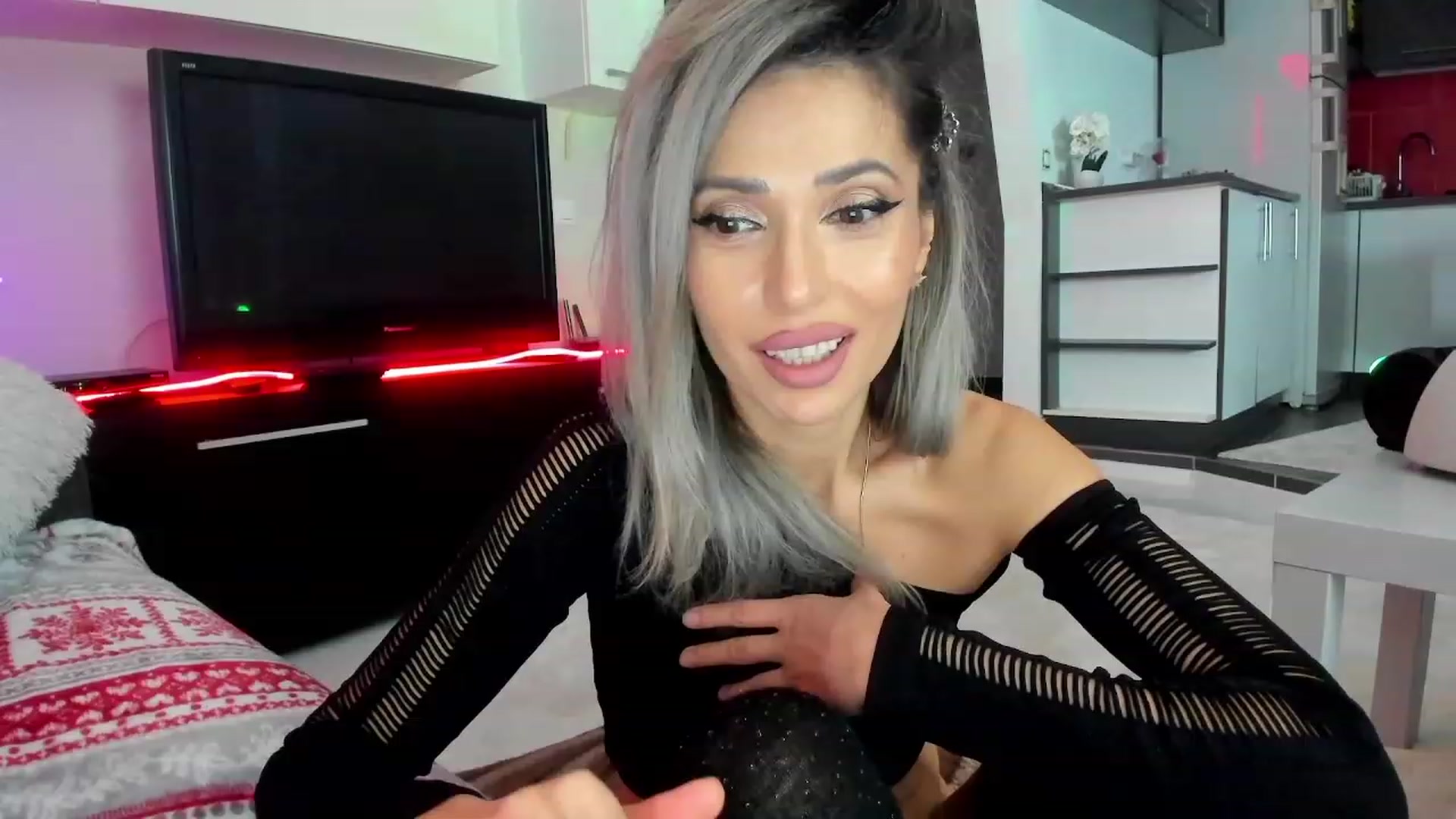 Gallery image thumbnail from SmileyTinaa's myfreecams stream on, 02/06/2024, 23:33 image 10 of 20