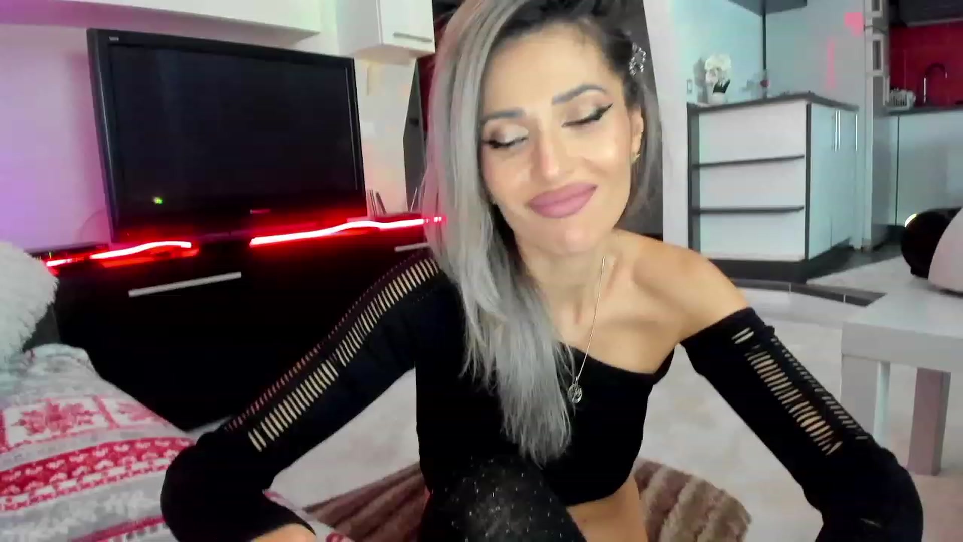 Gallery image thumbnail from SmileyTinaa's myfreecams stream on, 02/06/2024, 23:33 image 6 of 20