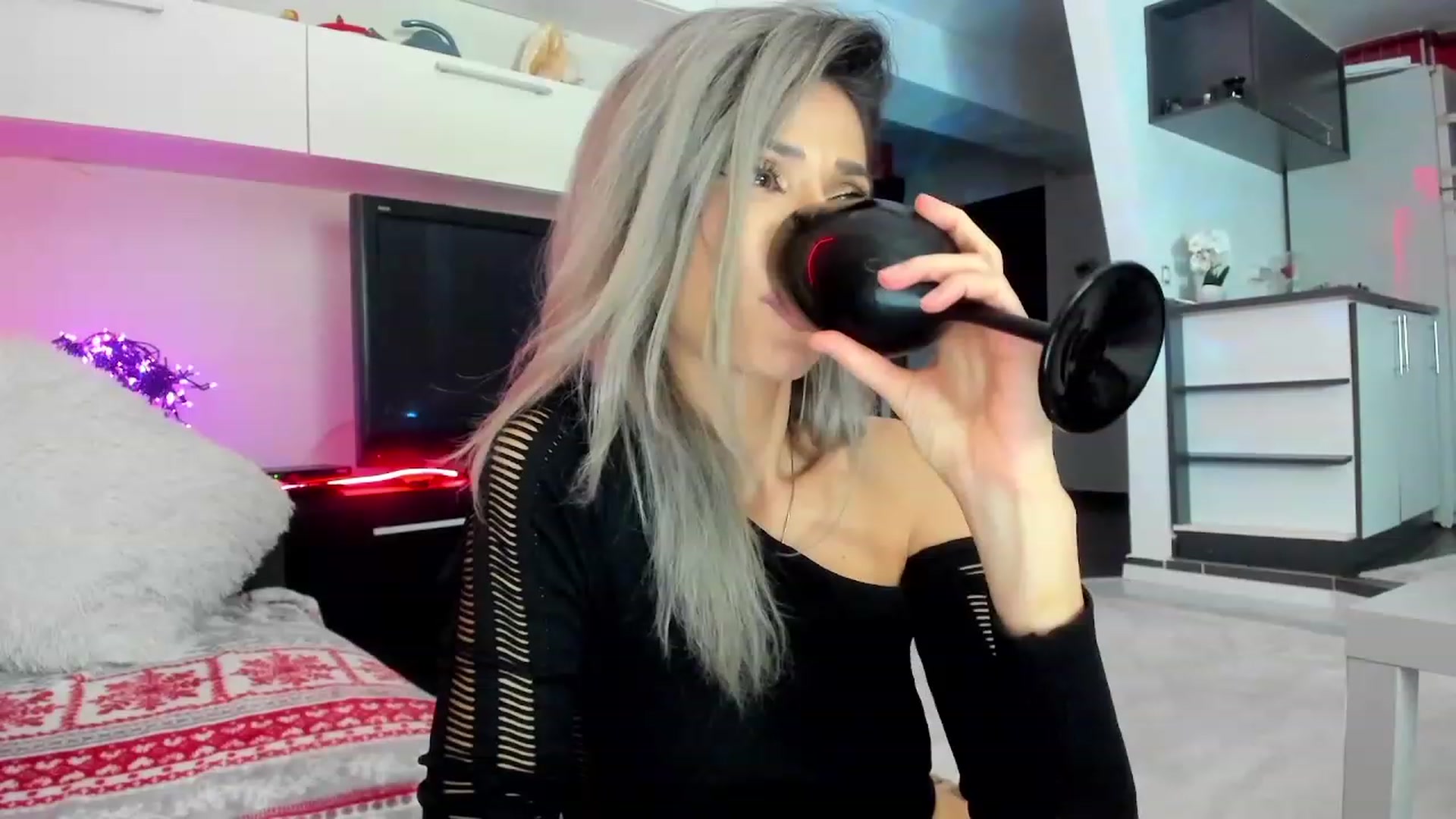 Gallery image thumbnail from SmileyTinaa's myfreecams stream on, 02/06/2024, 23:33 image 16 of 20