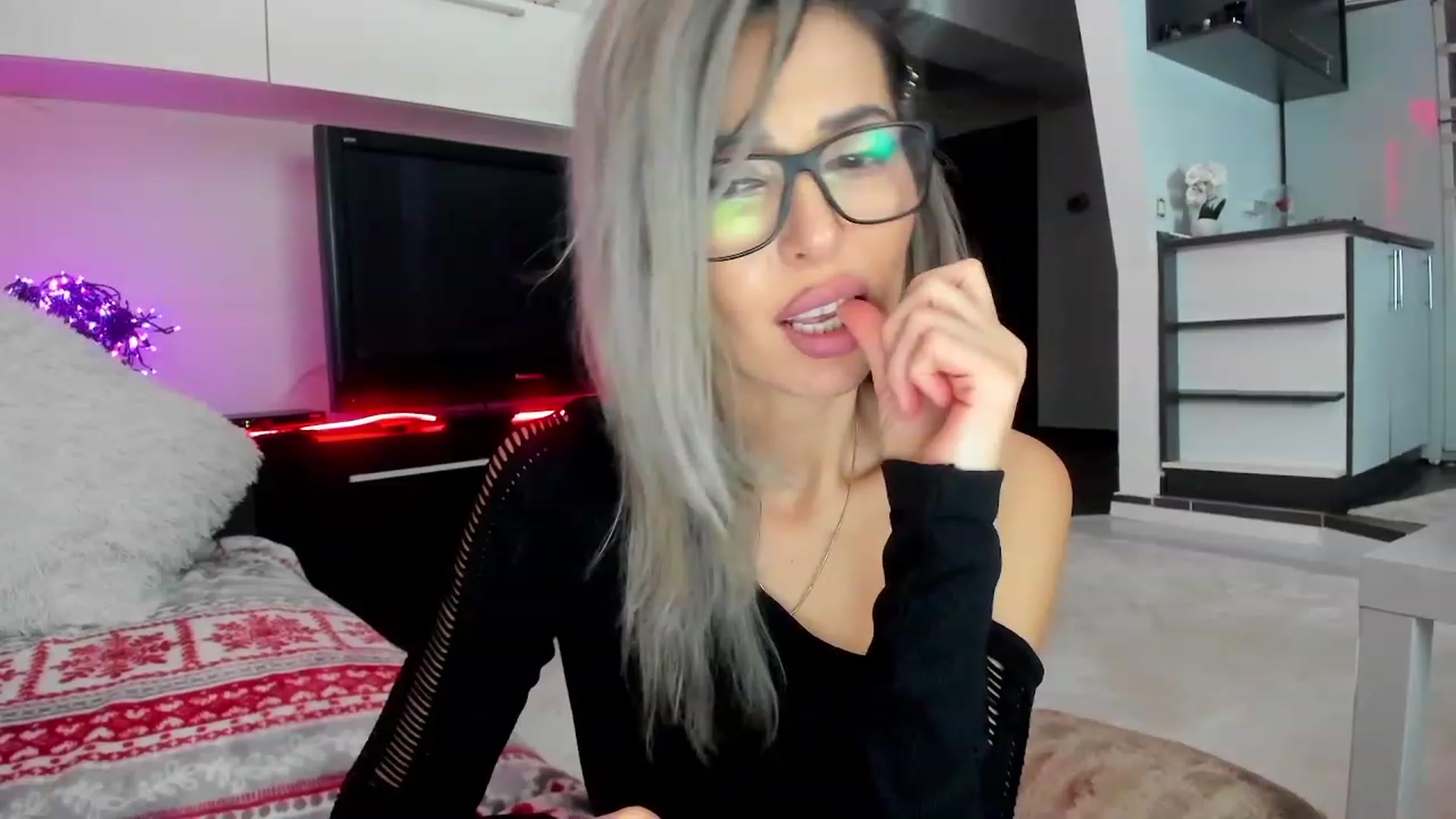 Gallery image thumbnail from SmileyTinaa's myfreecams stream on, 02/07/2024, 04:49 image 13 of 20