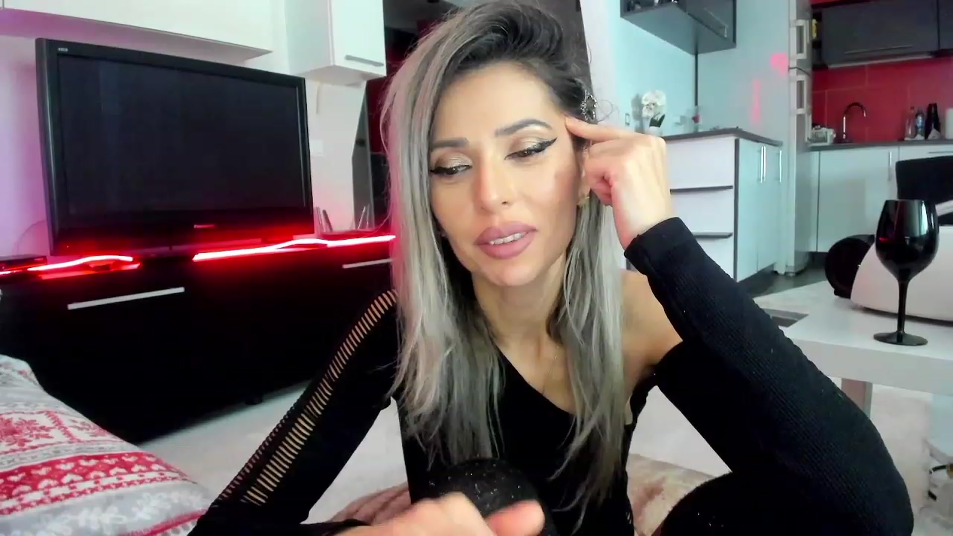 Gallery image thumbnail from SmileyTinaa's myfreecams stream on, 02/07/2024, 04:49 image 9 of 20