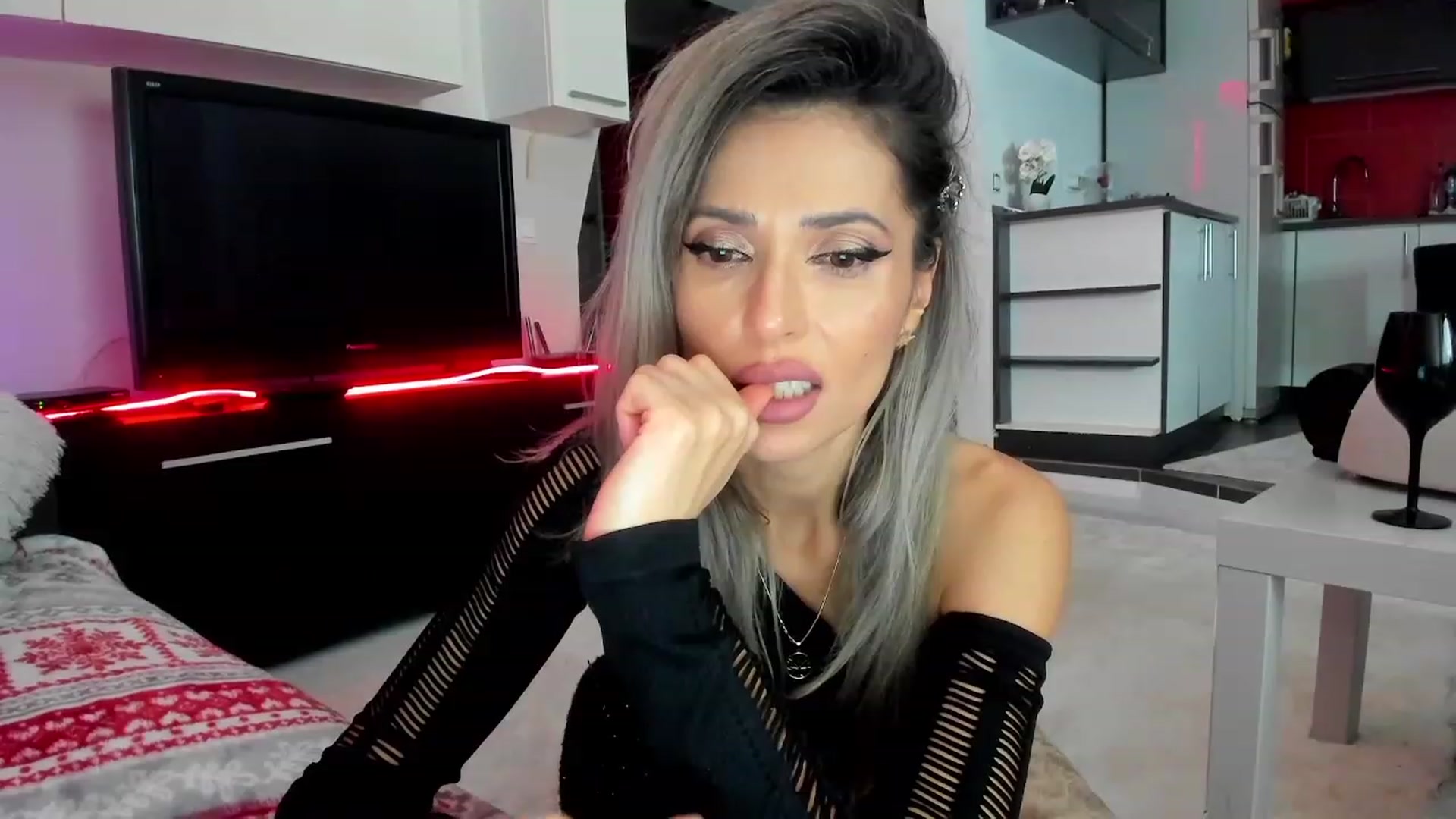 Gallery image thumbnail from SmileyTinaa's myfreecams stream on, 02/07/2024, 04:49 image 2 of 20