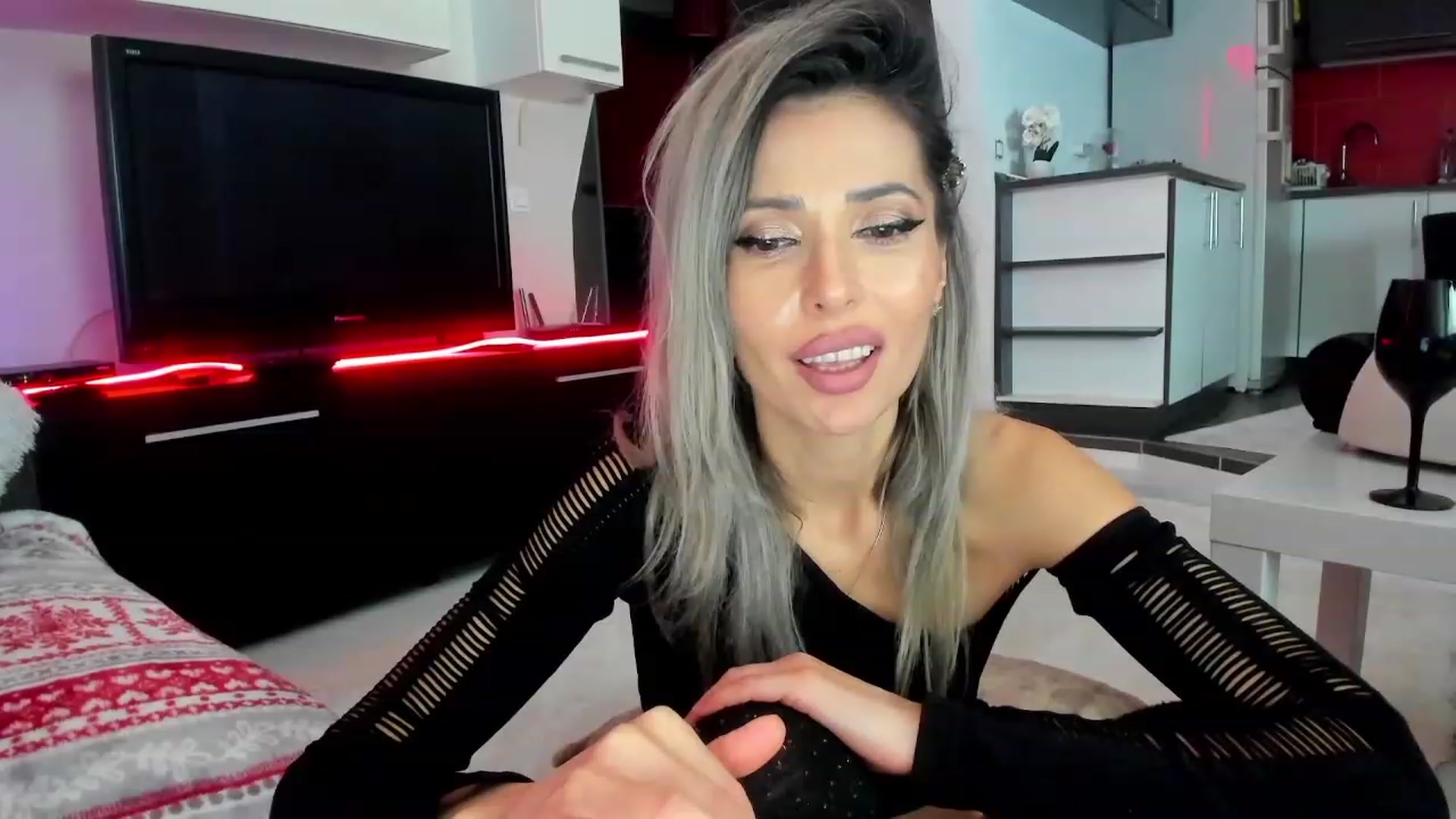 Gallery image thumbnail from SmileyTinaa's myfreecams stream on, 02/07/2024, 04:49 image 16 of 20