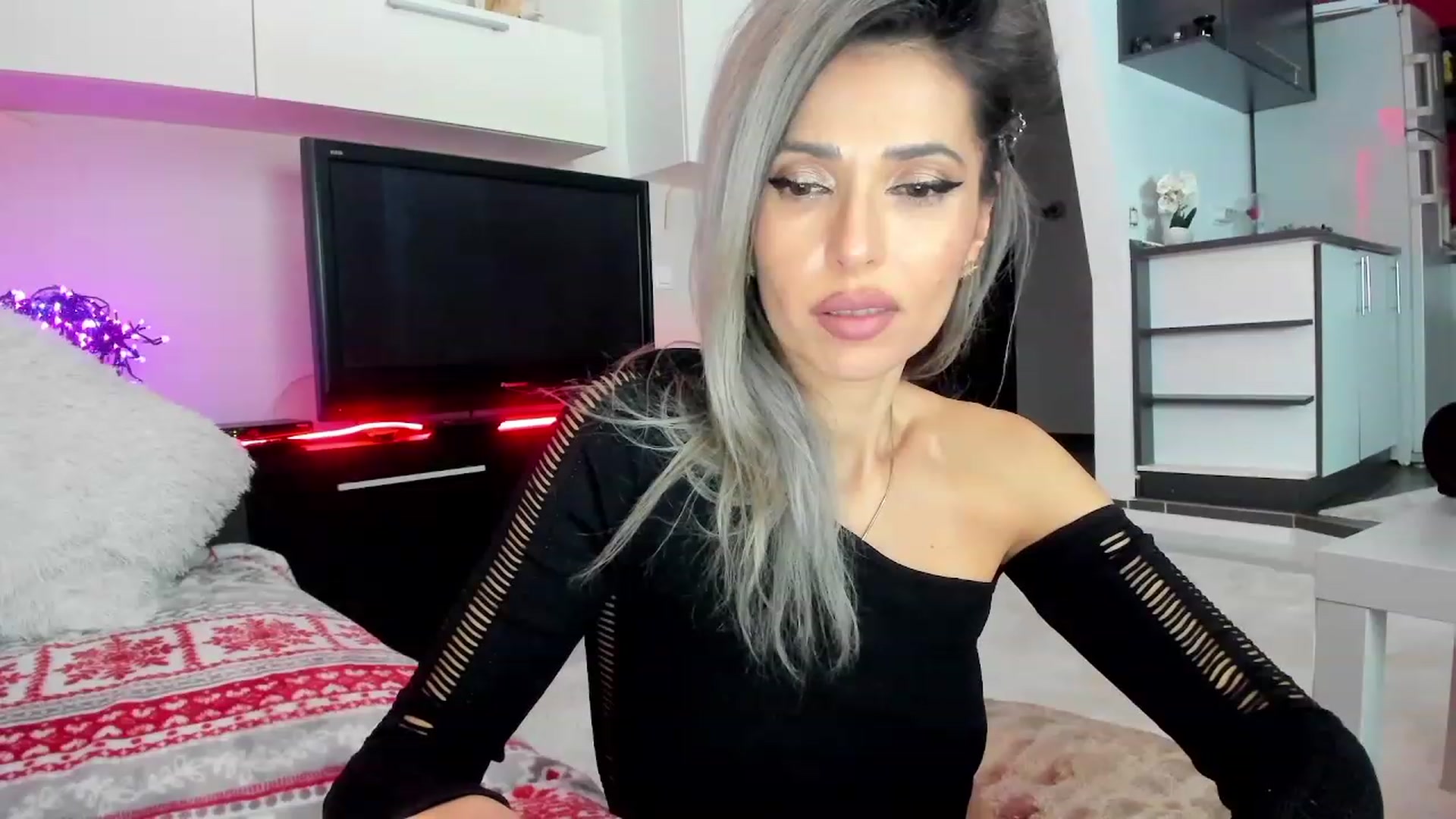 Gallery image thumbnail from SmileyTinaa's myfreecams stream on, 02/07/2024, 04:49 image 14 of 20
