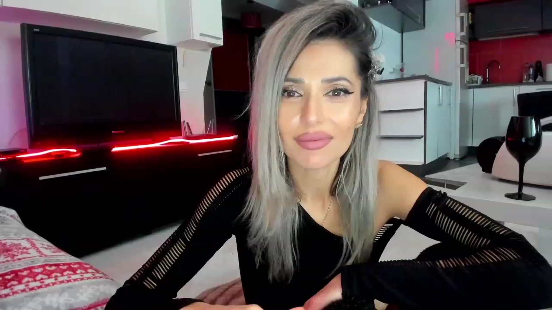 Gallery image thumbnail from SmileyTinaa's myfreecams stream on, 02/07/2024, 04:49 image 11 of 20