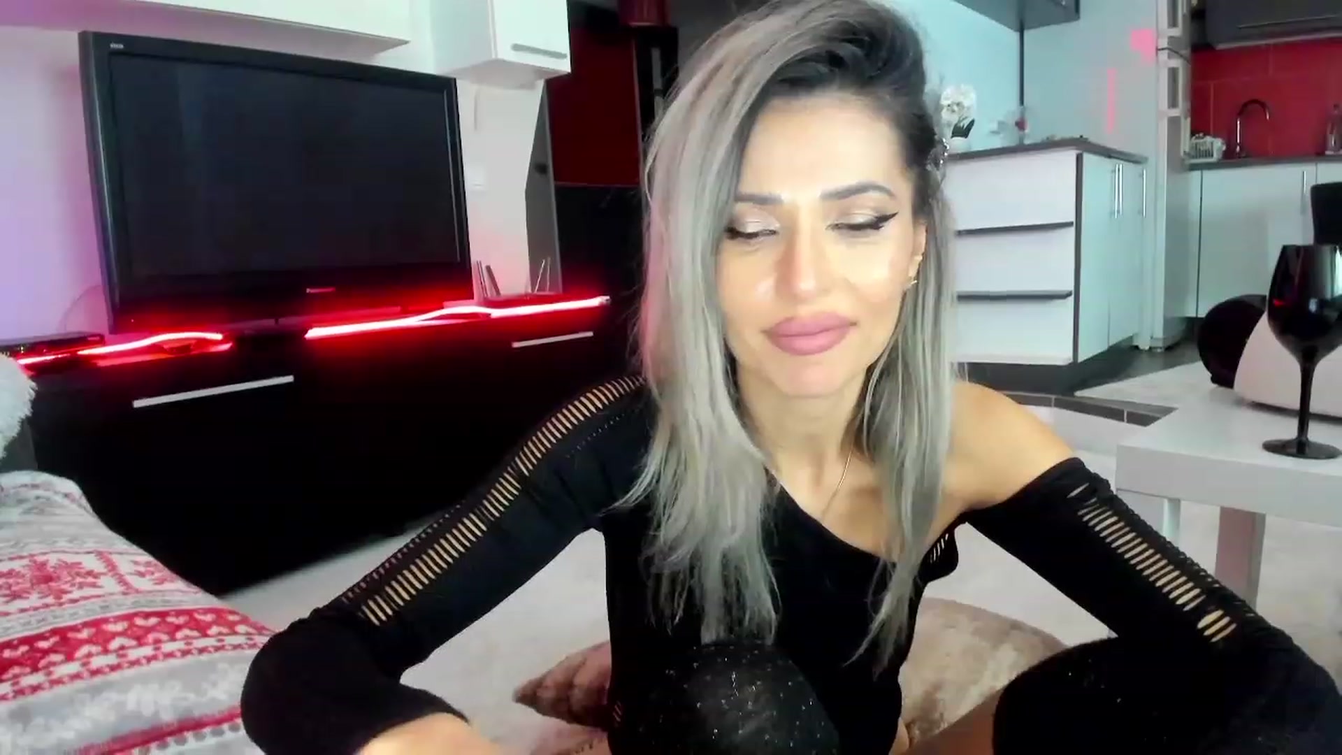 Gallery image thumbnail from SmileyTinaa's myfreecams stream on, 02/07/2024, 04:49 image 17 of 20