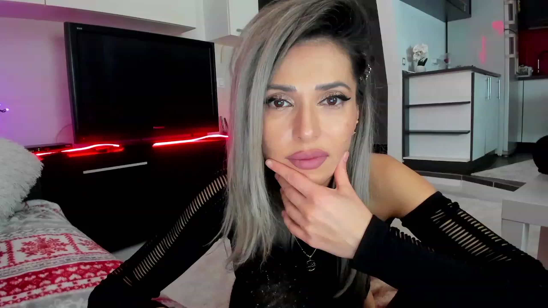 Gallery image thumbnail from SmileyTinaa's myfreecams stream on, 02/07/2024, 04:49 image 1 of 20