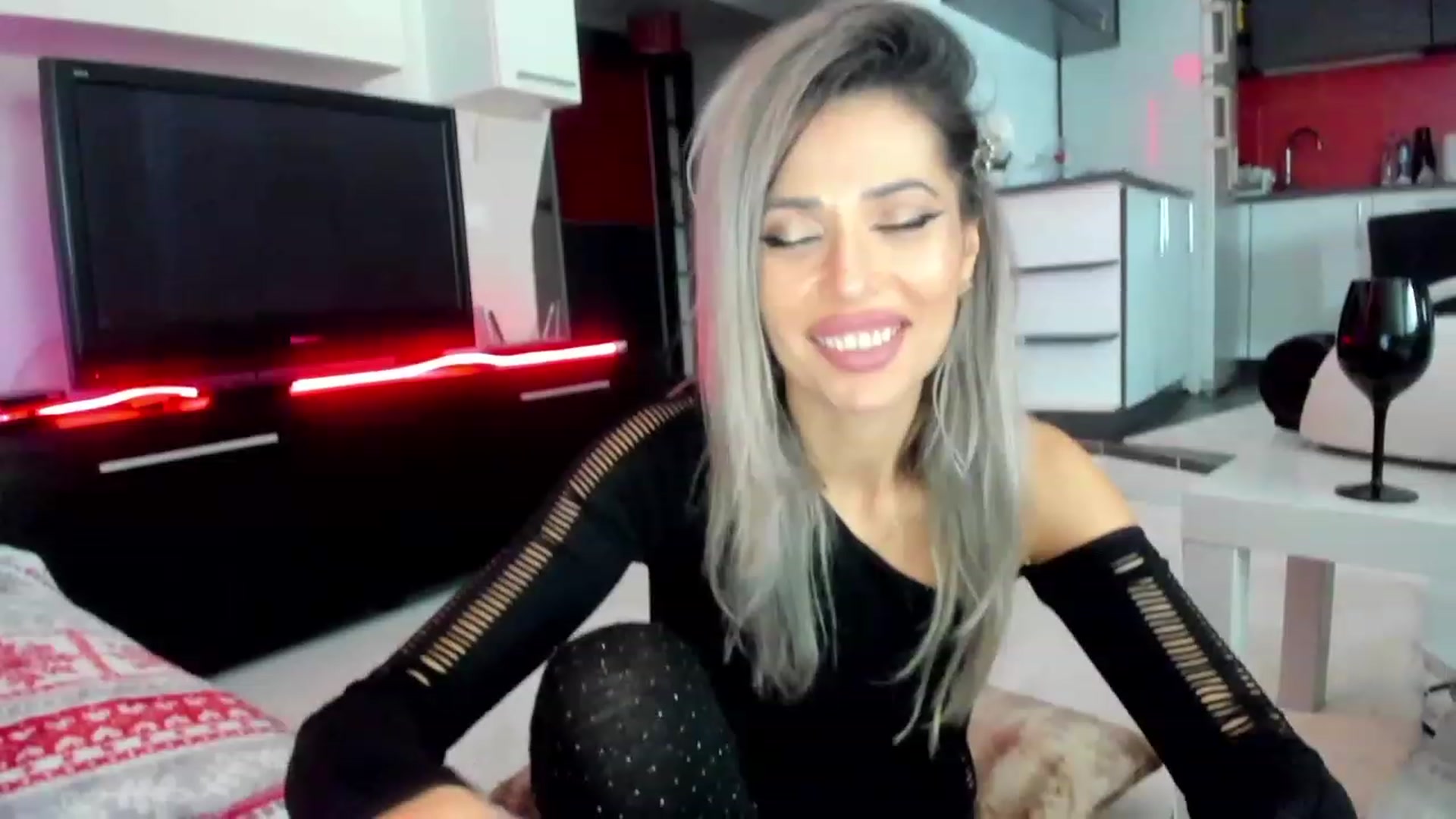 Gallery image thumbnail from SmileyTinaa's myfreecams stream on, 02/07/2024, 04:49 image 8 of 20
