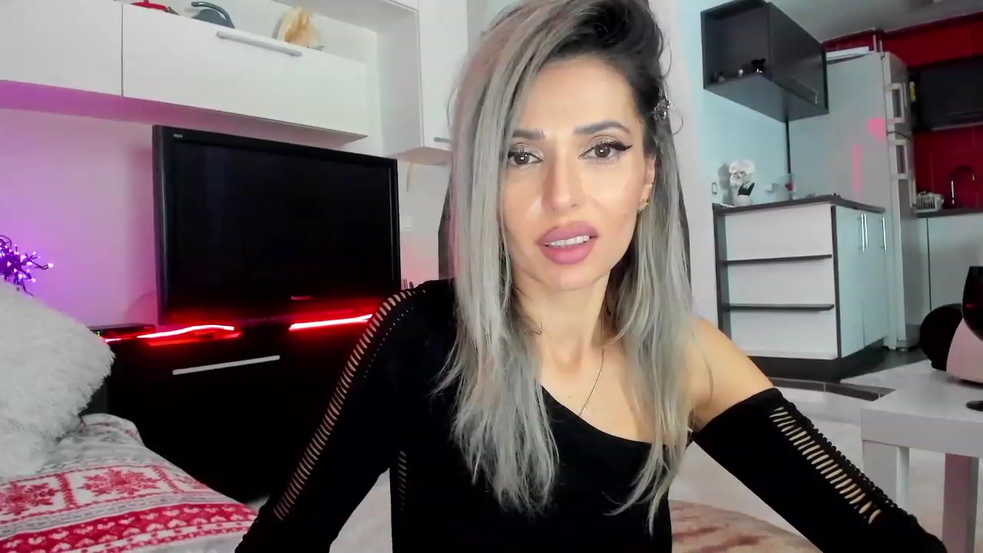 Gallery image thumbnail from SmileyTinaa's myfreecams stream on, 02/07/2024, 04:49 image 5 of 20