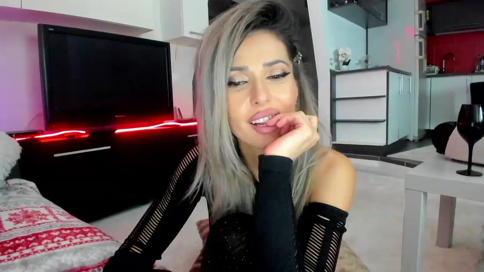 Gallery image thumbnail from SmileyTinaa's myfreecams stream on, 02/07/2024, 04:49 image 3 of 20
