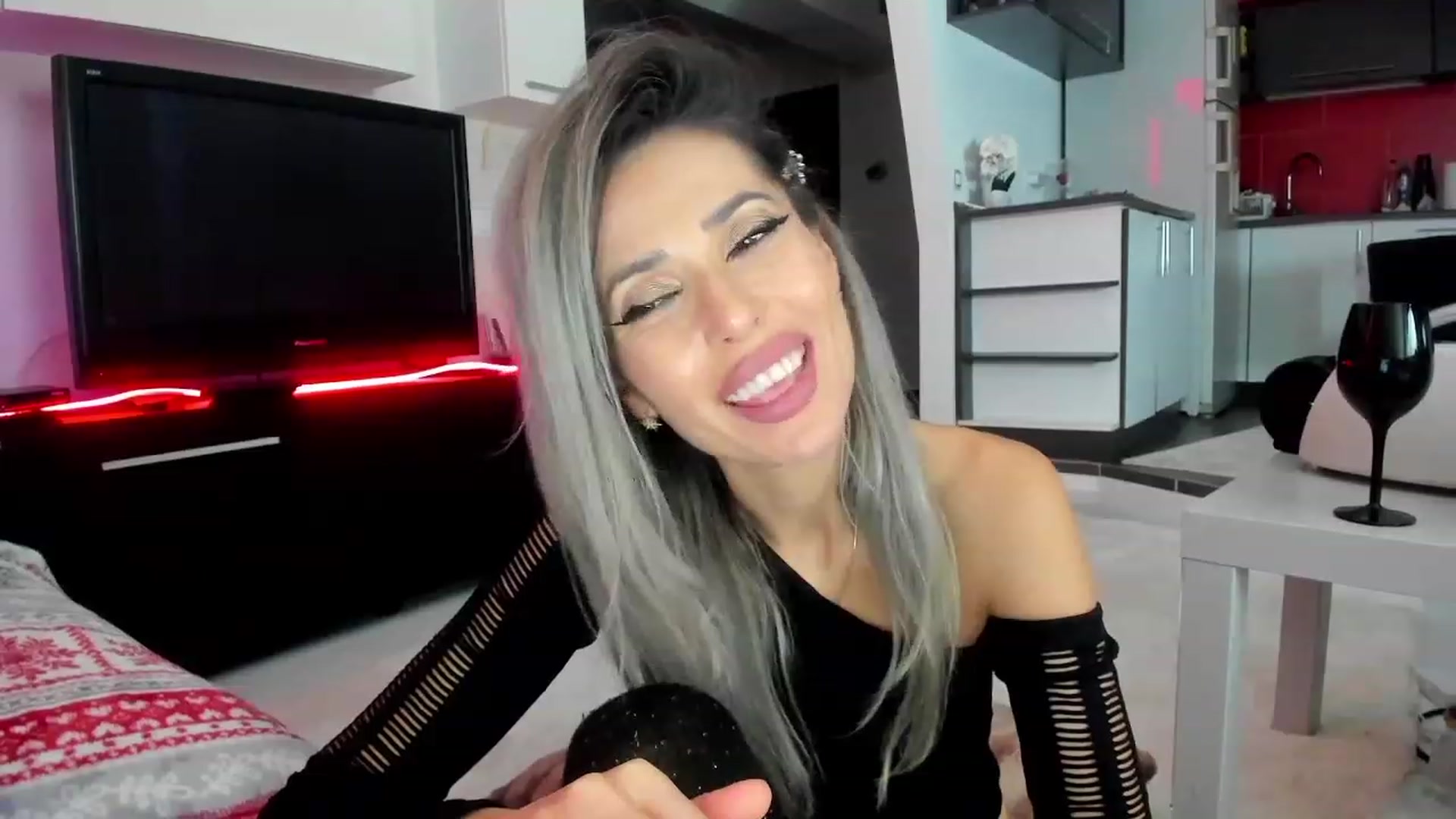 SmileyTinaa's live show on 02072024 at MyFreeCams