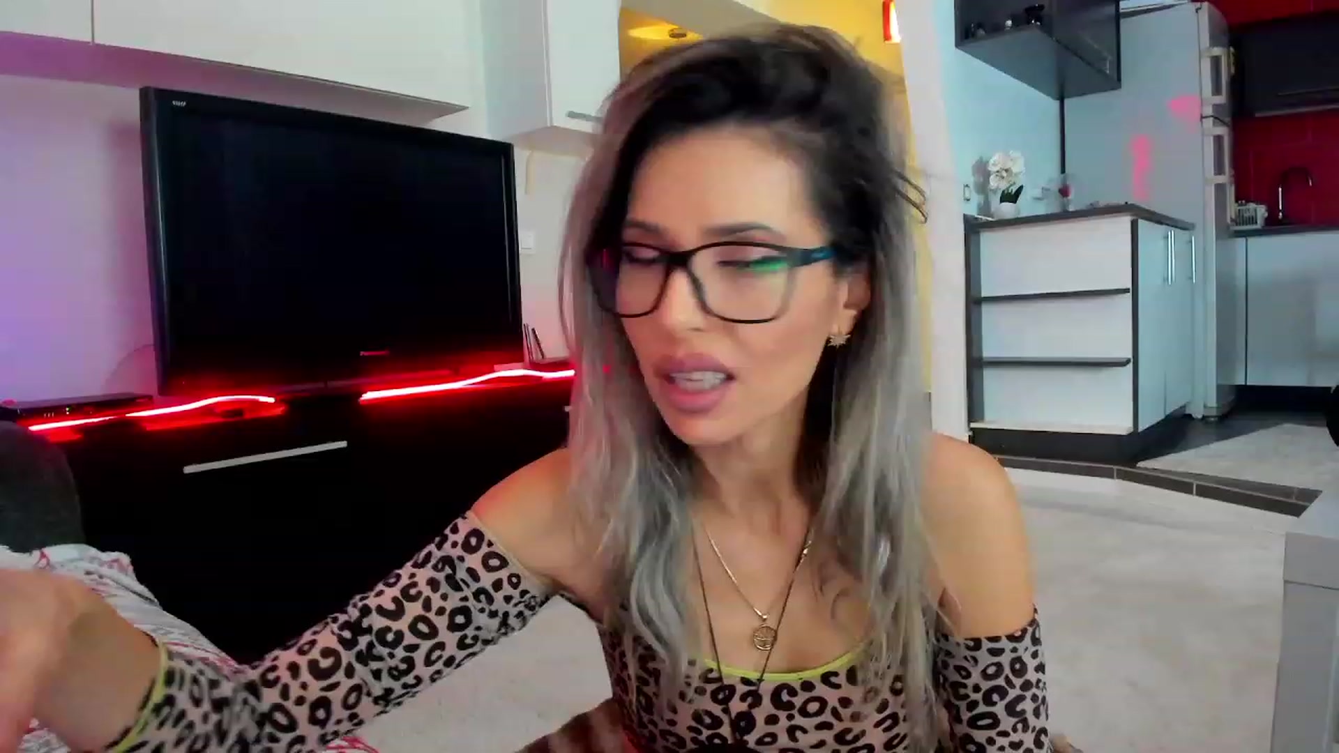 Gallery image thumbnail from SmileyTinaa's myfreecams stream on, 02/07/2024, 23:06 image 9 of 20