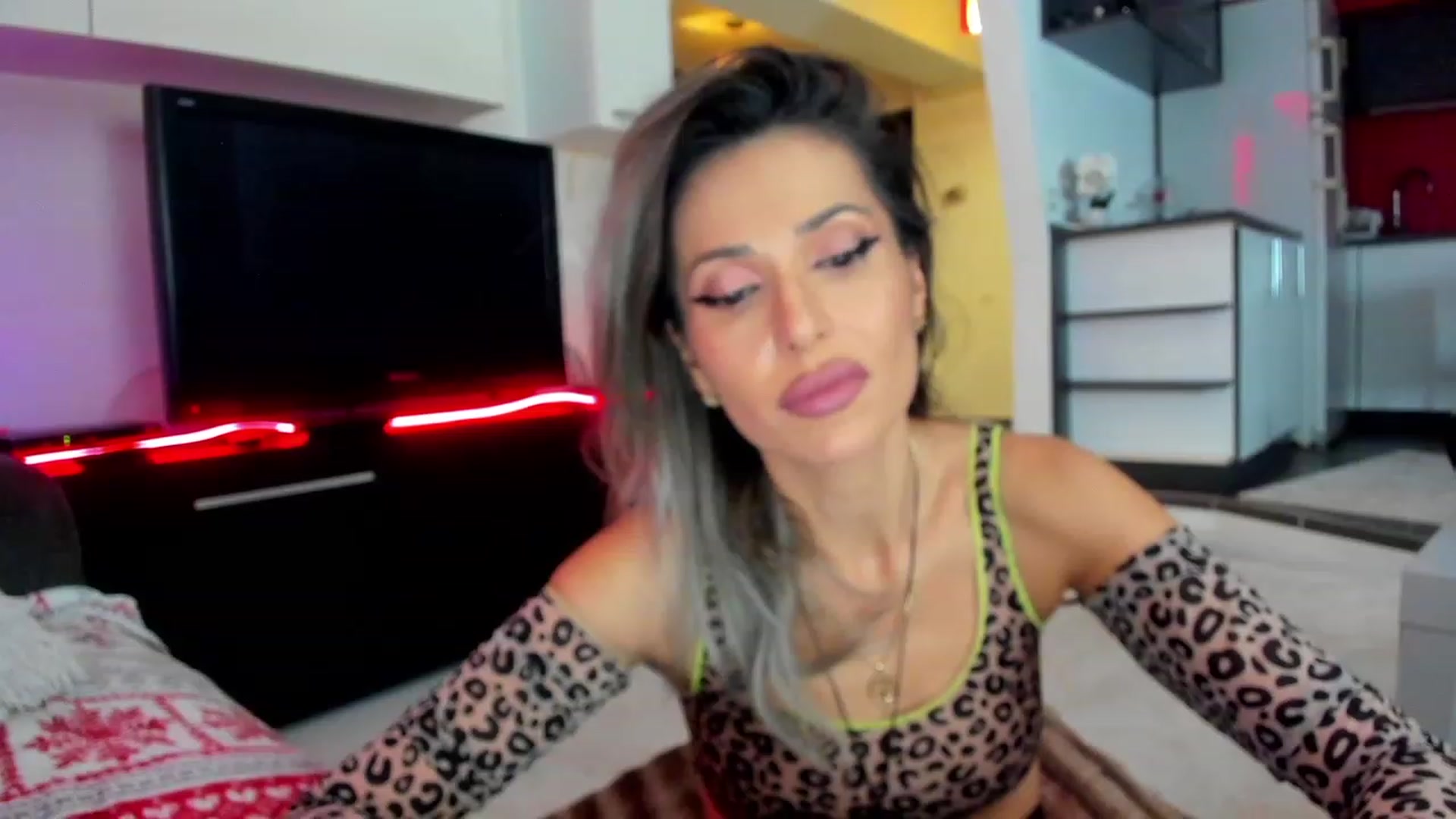 Gallery image thumbnail from SmileyTinaa's myfreecams stream on, 02/07/2024, 23:06 image 10 of 20