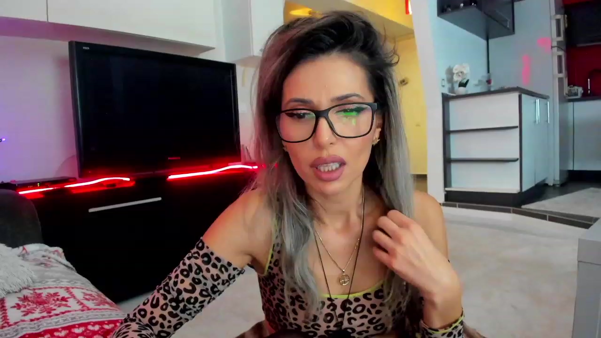 Gallery image thumbnail from SmileyTinaa's myfreecams stream on, 02/07/2024, 23:06 image 2 of 20