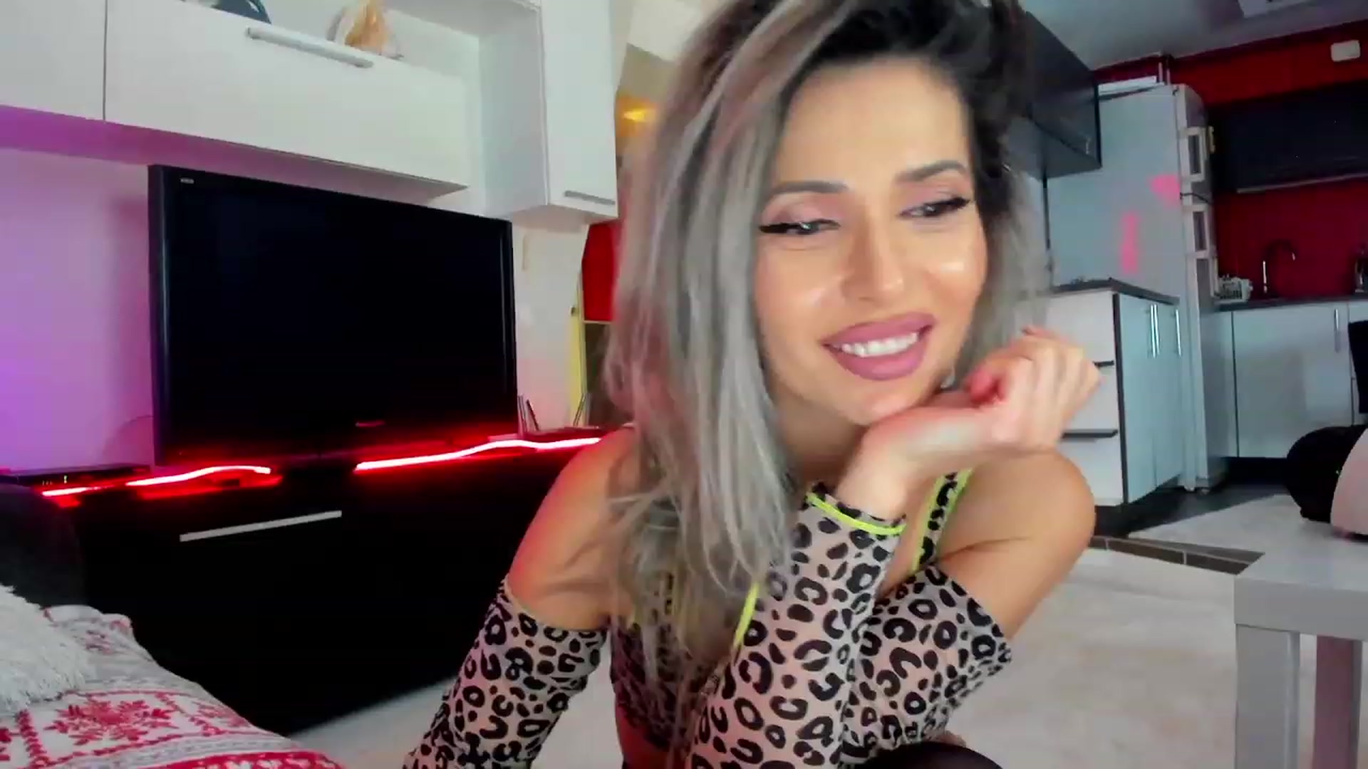 Gallery image thumbnail from SmileyTinaa's myfreecams stream on, 02/07/2024, 23:06 image 13 of 20