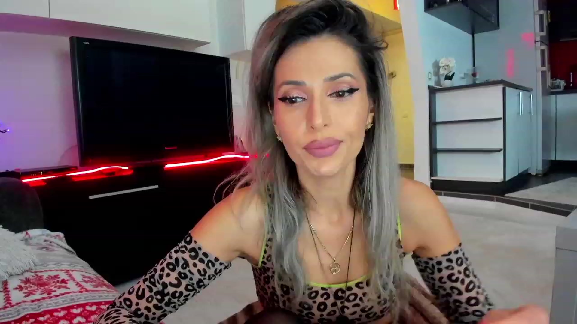 Gallery image thumbnail from SmileyTinaa's myfreecams stream on, 02/07/2024, 23:06 image 1 of 20