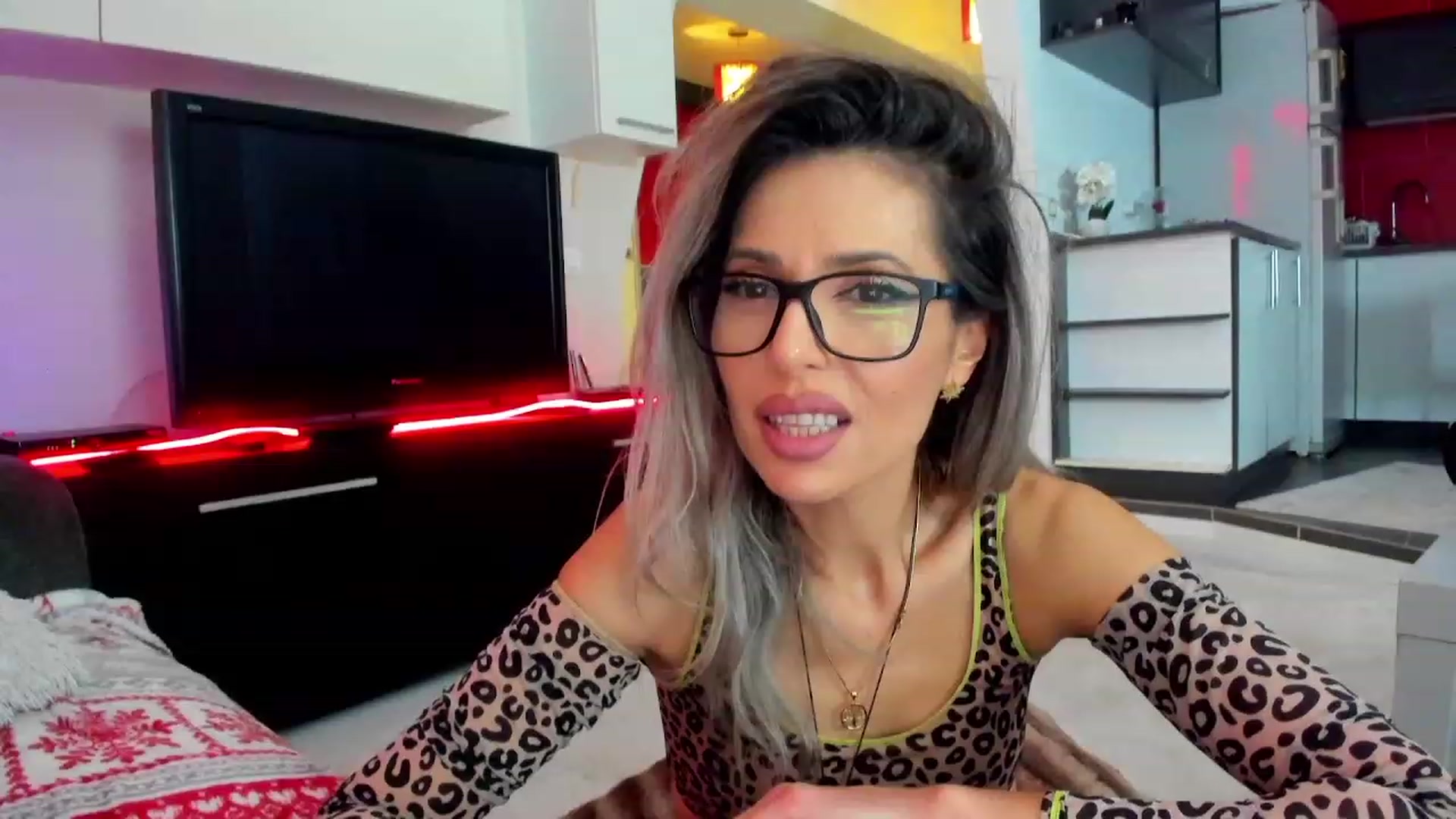 Gallery image thumbnail from SmileyTinaa's myfreecams stream on, 02/07/2024, 23:06 image 11 of 20